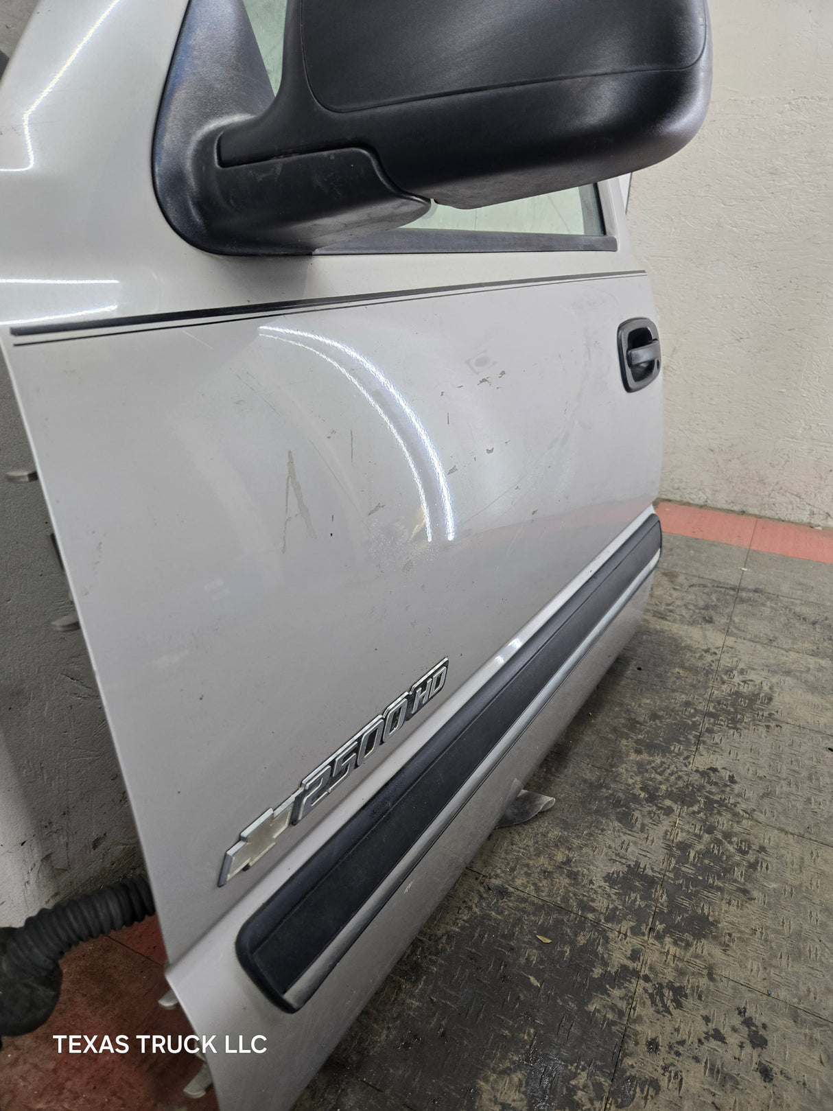 1999-2006 Chevrolet Silverado / GMC Sierra 1500 2500 3500 HD Front Driver Side Door LH - Pewter/Tan