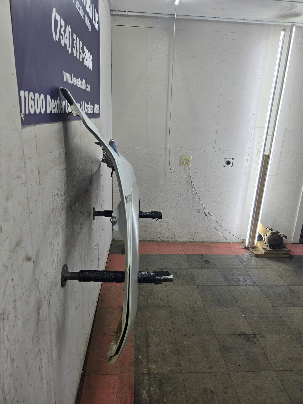 2009-2018 Dodge Ram 4th Gen RH Passenger Side Front Fender 1500 2500 3500 - White & Tan