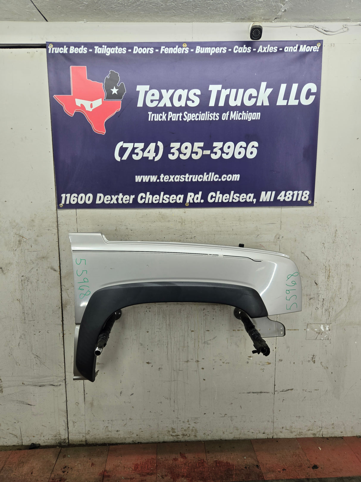 2003-2007 Chevrolet Silverado / Tahoe / Suburban 1500 2500 3500 HD RH Passenger Side "Cateye" Front Fender - Pewter/Tan