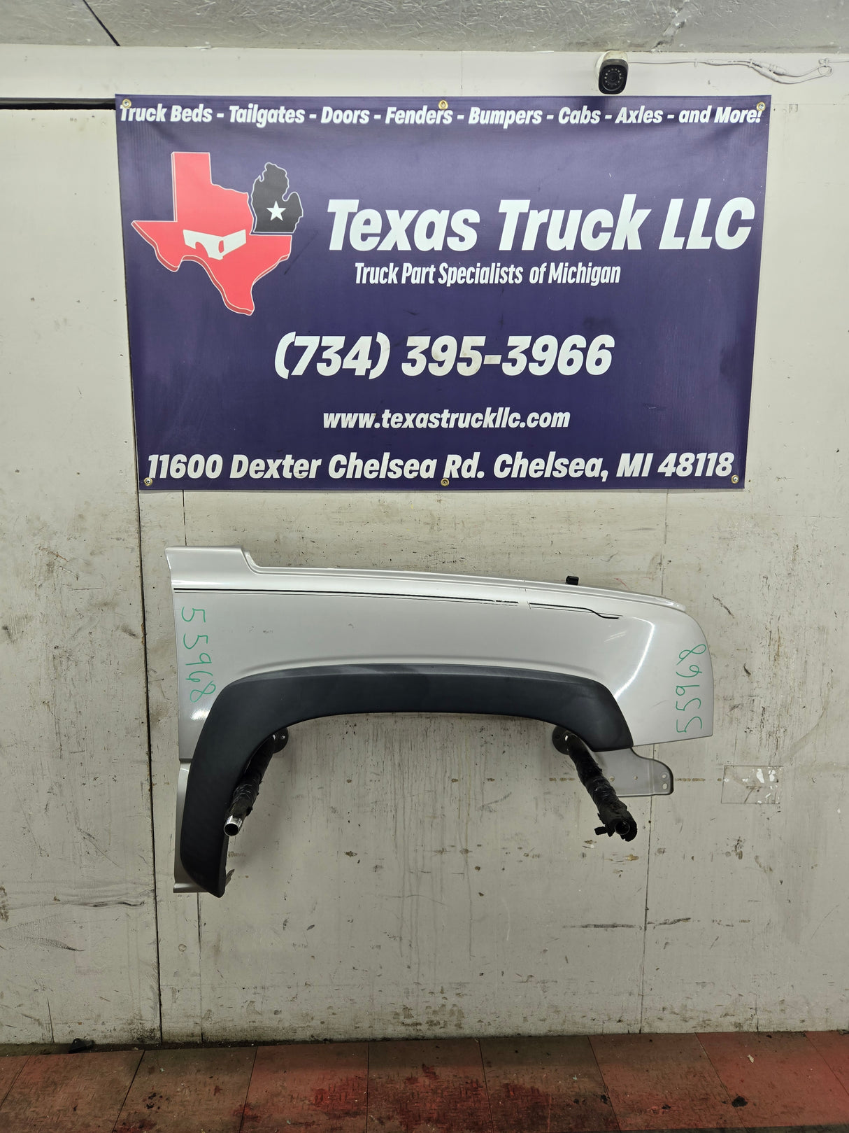 2003-2007 Chevrolet Silverado / Tahoe / Suburban 1500 2500 3500 HD RH Passenger Side "Cateye" Front Fender - Pewter/Tan