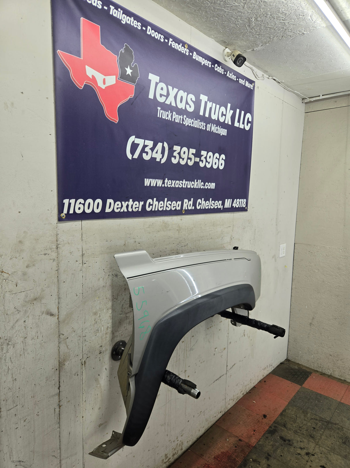 2003-2007 Chevrolet Silverado / Tahoe / Suburban 1500 2500 3500 HD RH Passenger Side "Cateye" Front Fender - Pewter/Tan