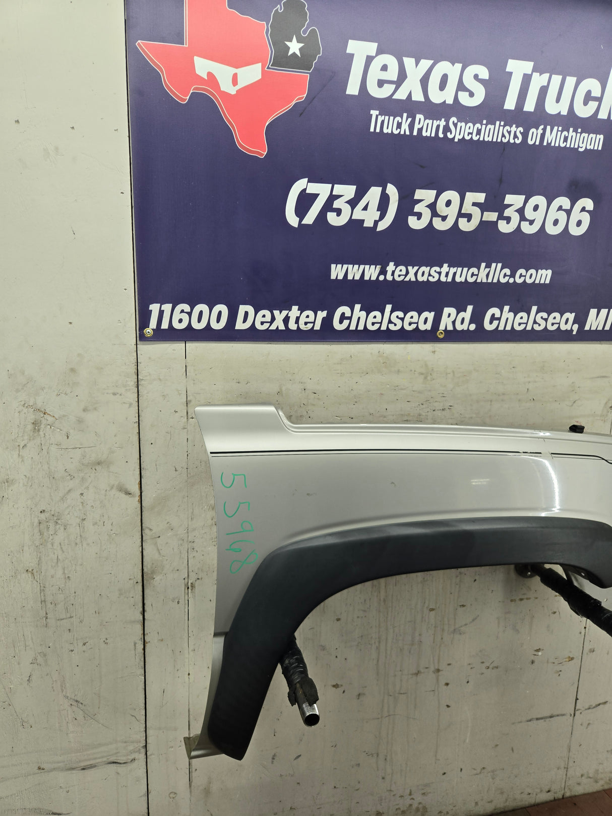 2003-2007 Chevrolet Silverado / Tahoe / Suburban 1500 2500 3500 HD RH Passenger Side "Cateye" Front Fender - Pewter/Tan