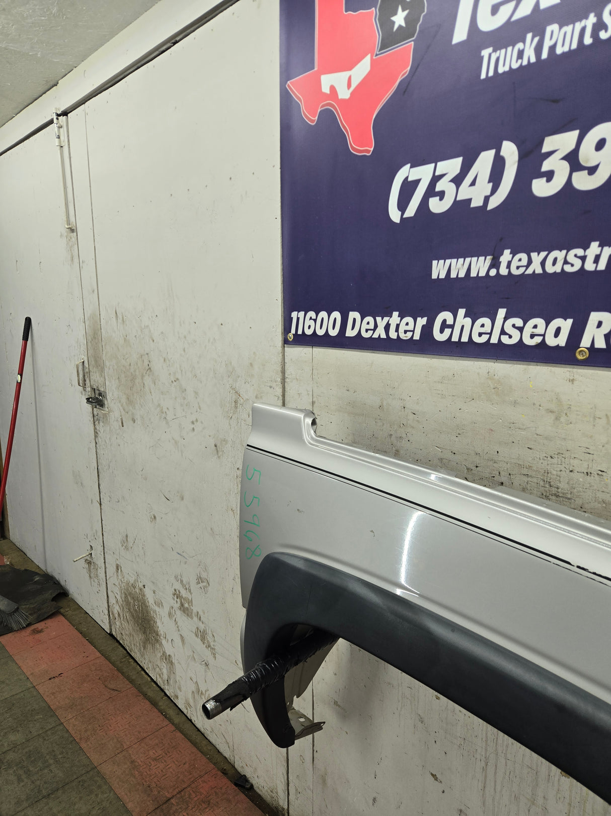 2003-2007 Chevrolet Silverado / Tahoe / Suburban 1500 2500 3500 HD RH Passenger Side "Cateye" Front Fender - Pewter/Tan