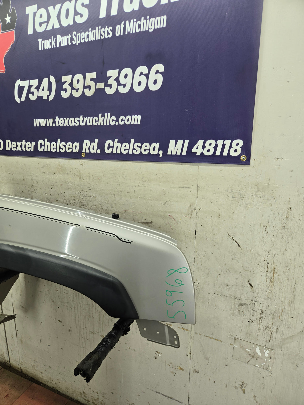 2003-2007 Chevrolet Silverado / Tahoe / Suburban 1500 2500 3500 HD RH Passenger Side "Cateye" Front Fender - Pewter/Tan