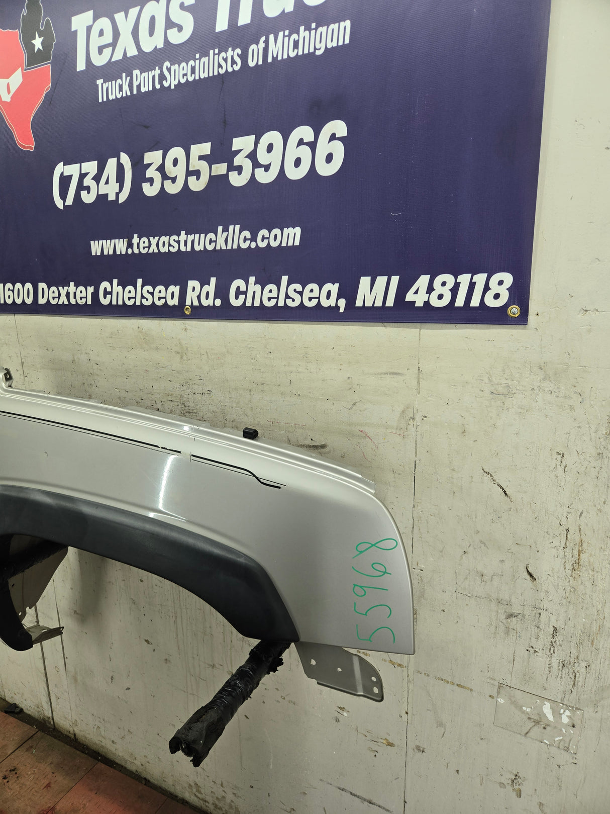 2003-2007 Chevrolet Silverado / Tahoe / Suburban 1500 2500 3500 HD RH Passenger Side "Cateye" Front Fender - Pewter/Tan