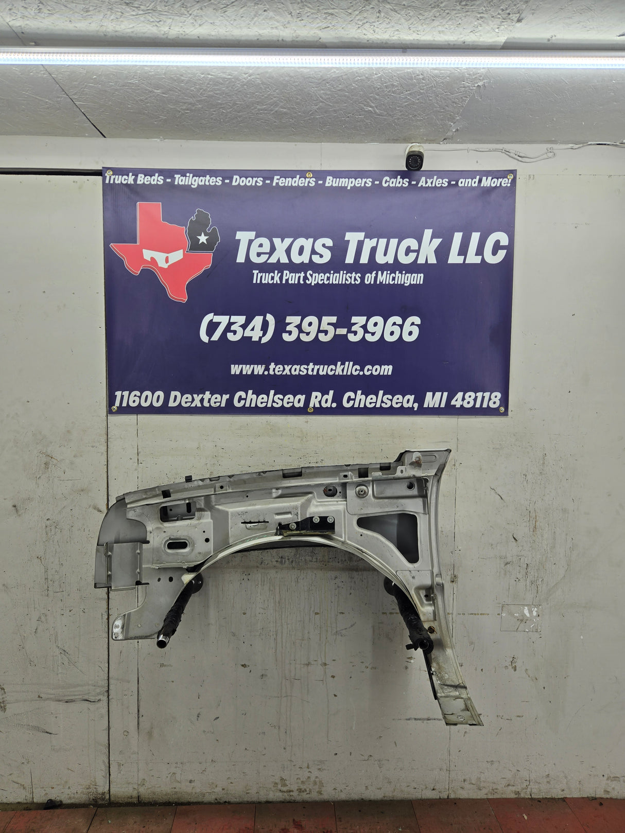 2003-2007 Chevrolet Silverado / Tahoe / Suburban 1500 2500 3500 HD RH Passenger Side "Cateye" Front Fender - Pewter/Tan