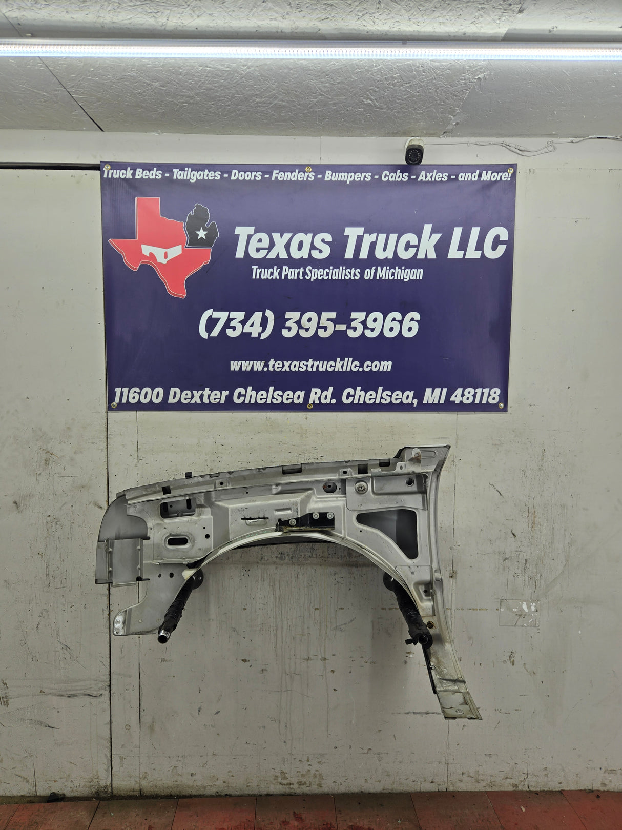 2003-2007 Chevrolet Silverado / Tahoe / Suburban 1500 2500 3500 HD RH Passenger Side "Cateye" Front Fender - Pewter/Tan