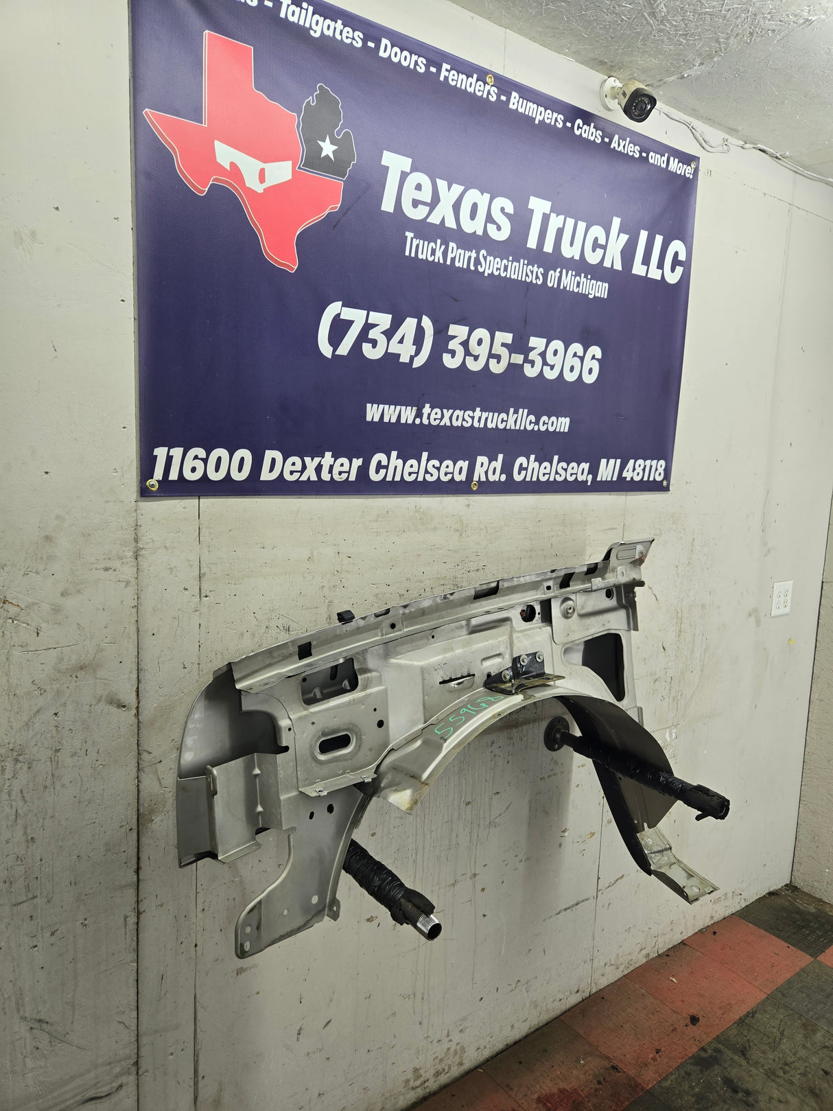 2003-2007 Chevrolet Silverado / Tahoe / Suburban 1500 2500 3500 HD RH Passenger Side "Cateye" Front Fender - Pewter/Tan