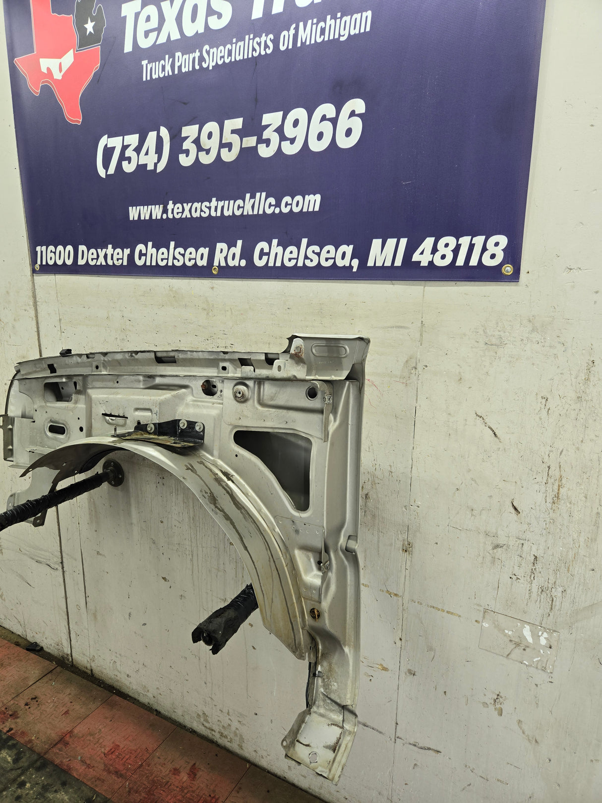 2003-2007 Chevrolet Silverado / Tahoe / Suburban 1500 2500 3500 HD RH Passenger Side "Cateye" Front Fender - Pewter/Tan