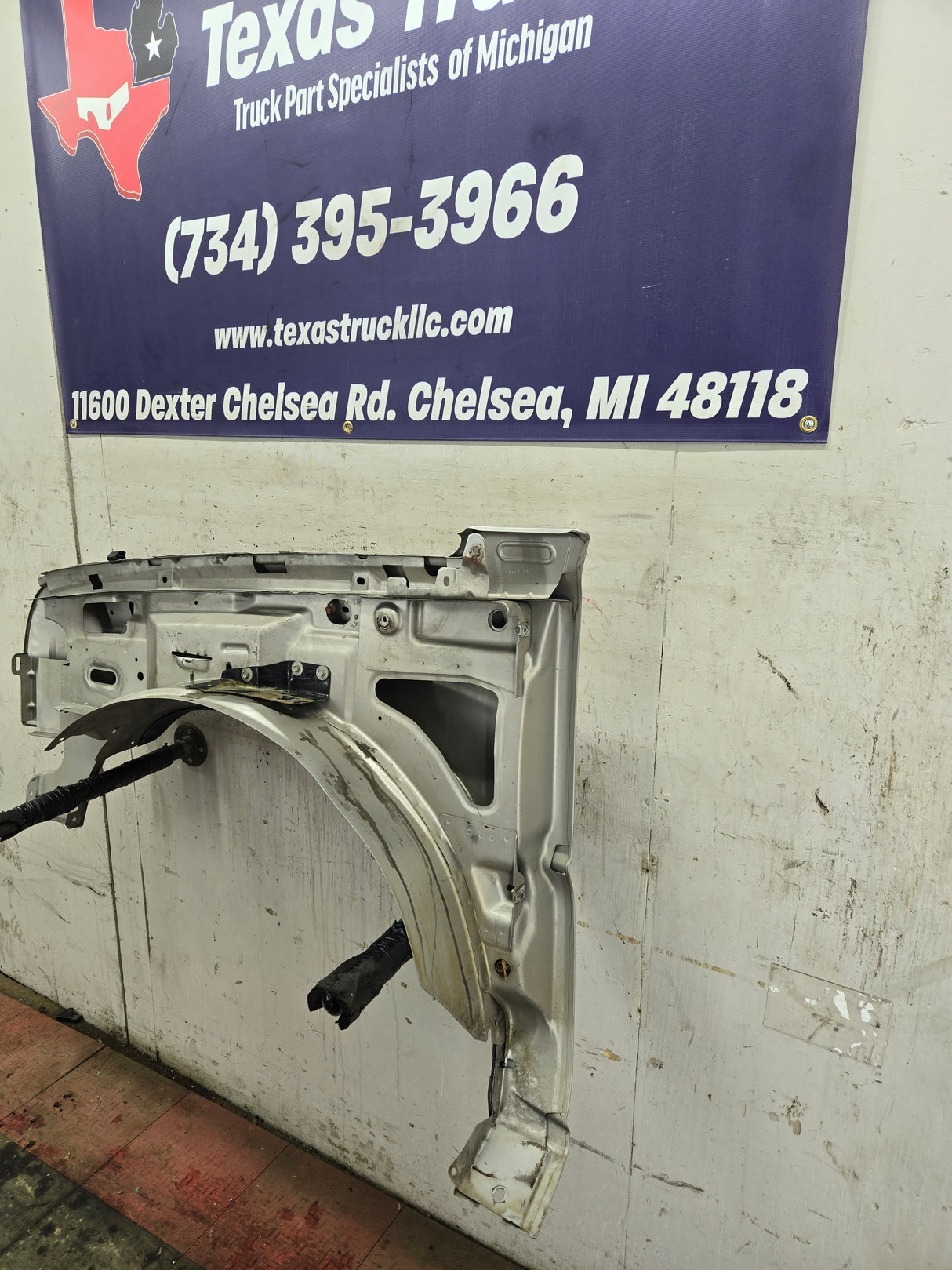 2003-2007 Chevrolet Silverado / Tahoe / Suburban 1500 2500 3500 HD RH Passenger Side "Cateye" Front Fender - Pewter/Tan