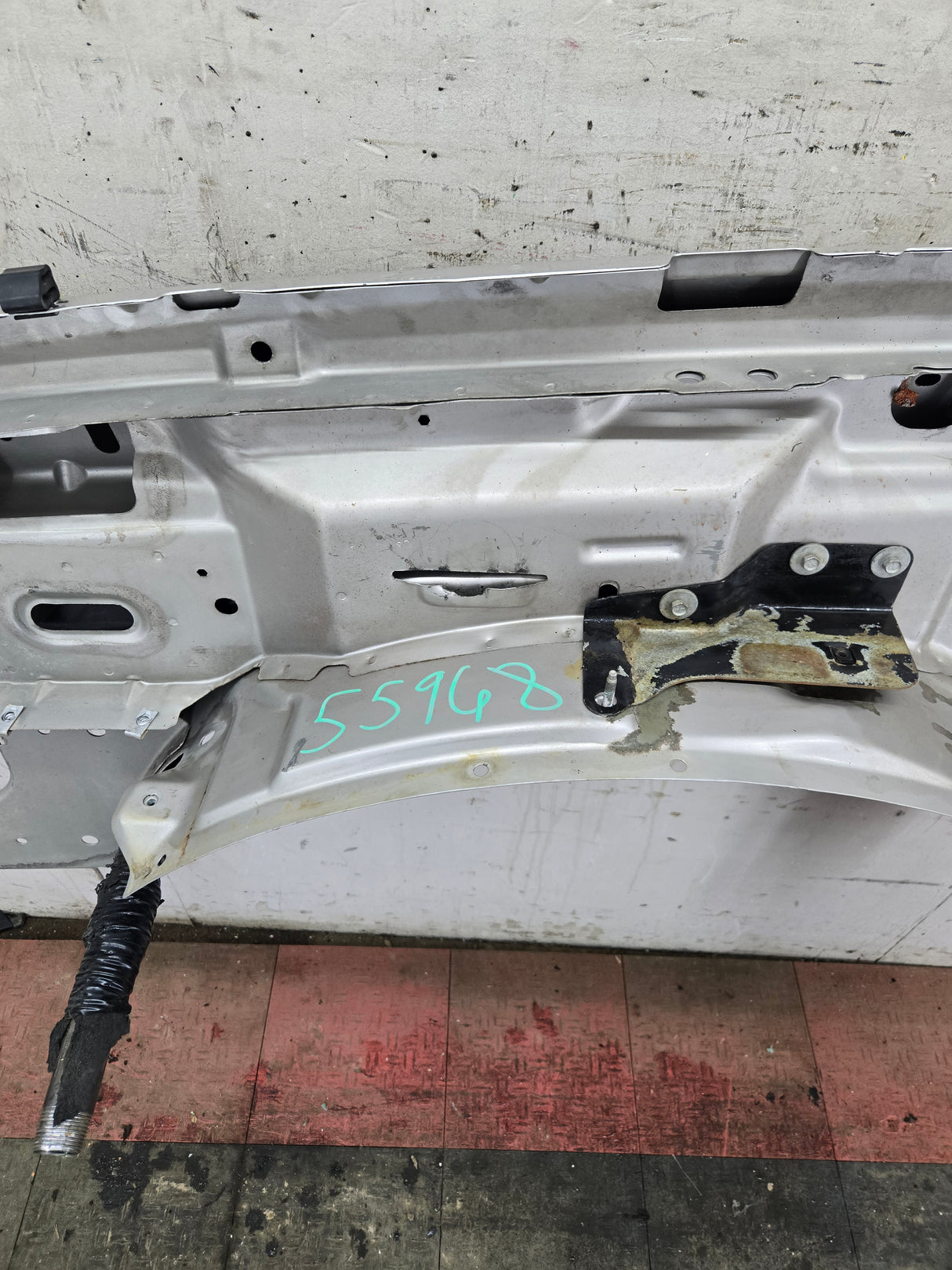 2003-2007 Chevrolet Silverado / Tahoe / Suburban 1500 2500 3500 HD RH Passenger Side "Cateye" Front Fender - Pewter/Tan