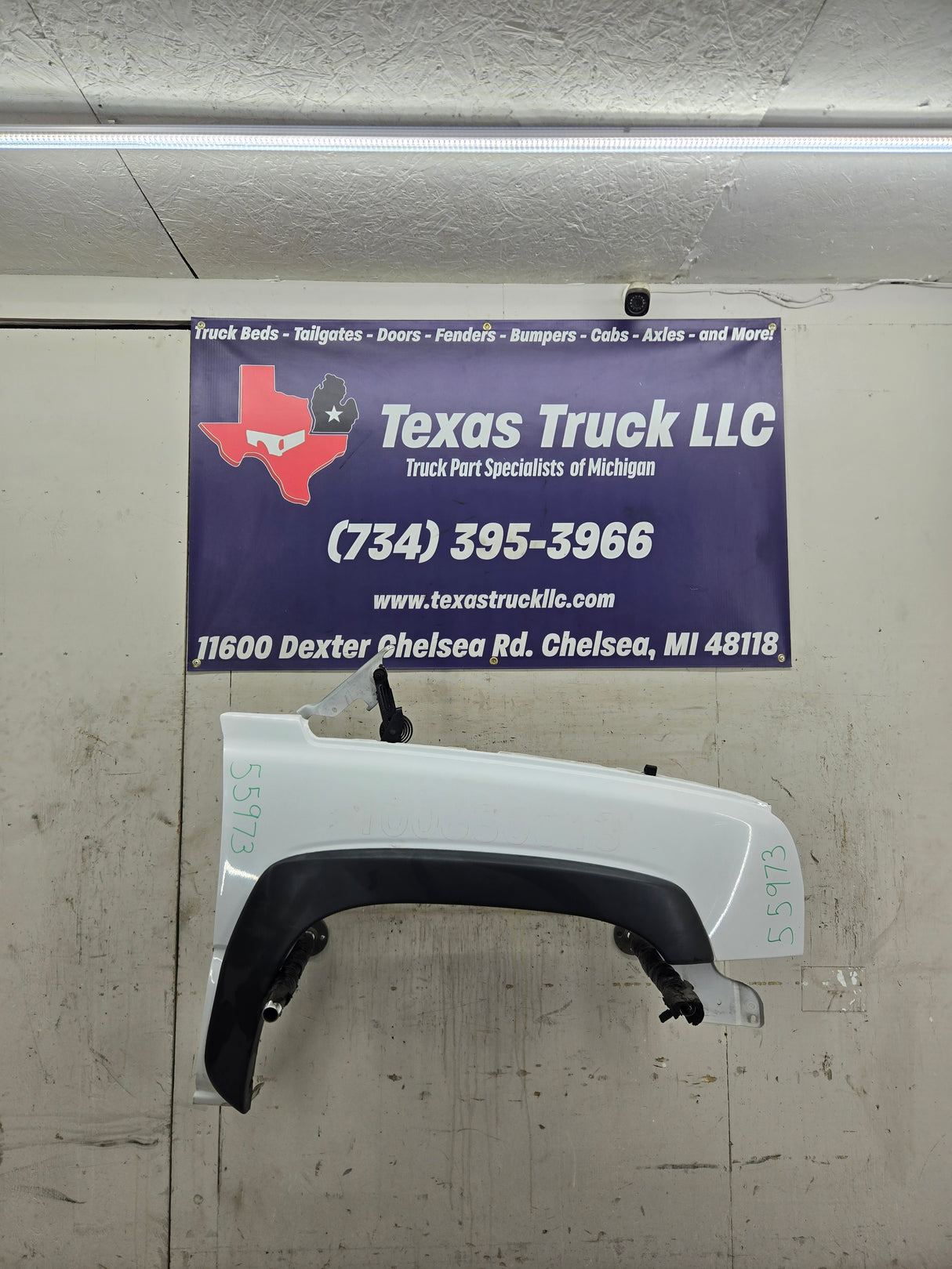 2003-2007 Chevrolet Silverado / Tahoe / Suburban 1500 2500 3500 HD RH Passenger Side "Cateye" Front Fender - Summit White