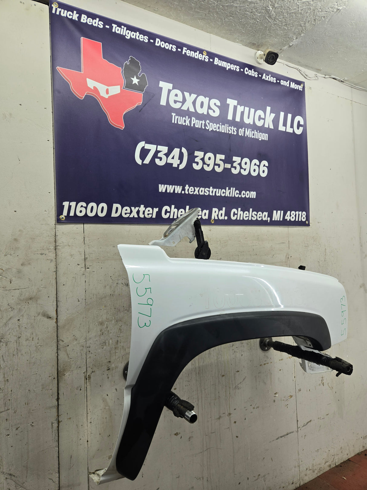 2003-2007 Chevrolet Silverado / Tahoe / Suburban 1500 2500 3500 HD RH Passenger Side "Cateye" Front Fender - Summit White