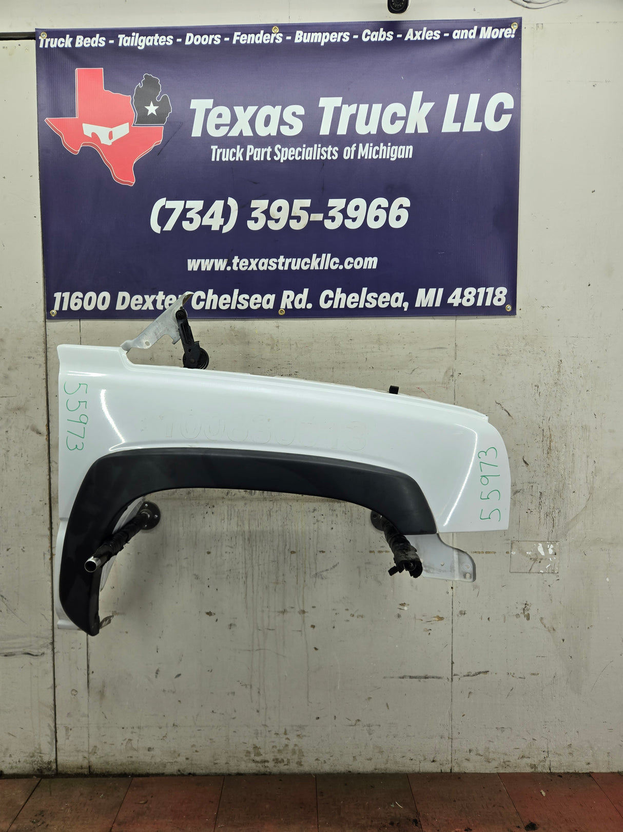 2003-2007 Chevrolet Silverado / Tahoe / Suburban 1500 2500 3500 HD RH Passenger Side "Cateye" Front Fender - Summit White