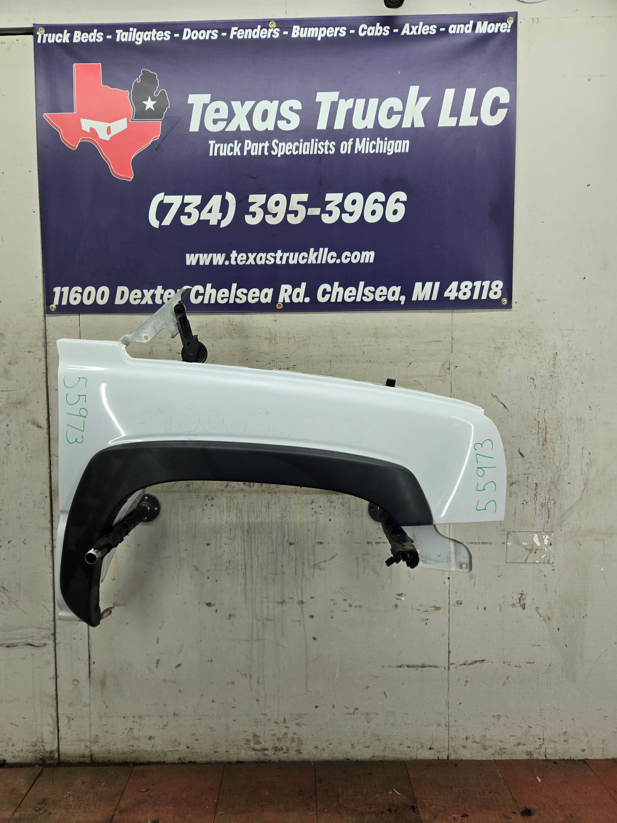 2003-2007 Chevrolet Silverado / Tahoe / Suburban 1500 2500 3500 HD RH Passenger Side "Cateye" Front Fender - Summit White