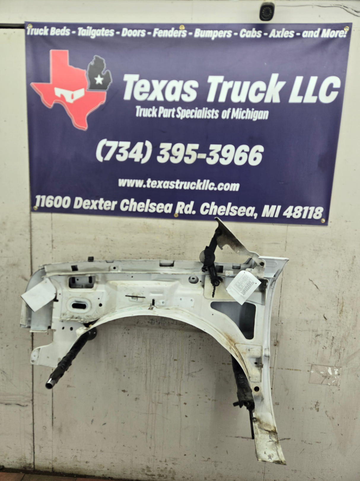 2003-2007 Chevrolet Silverado / Tahoe / Suburban 1500 2500 3500 HD RH Passenger Side "Cateye" Front Fender - Summit White