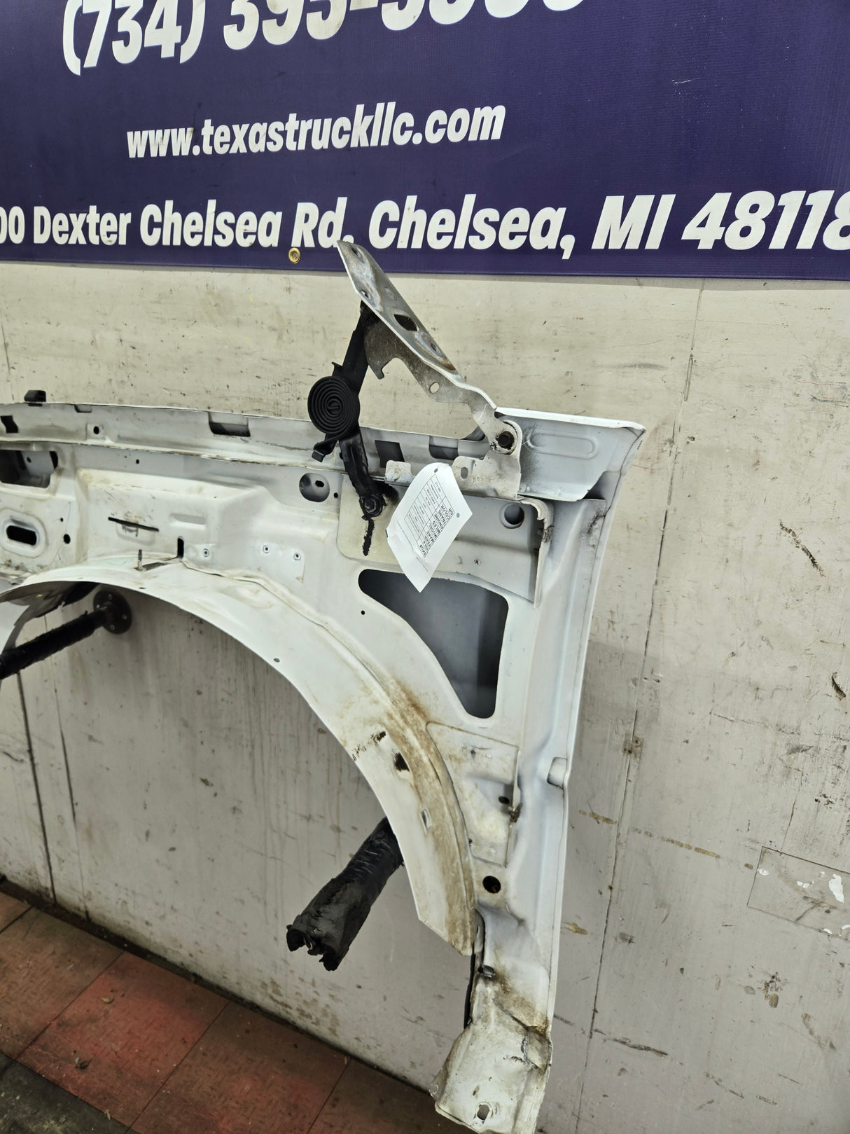 2003-2007 Chevrolet Silverado / Tahoe / Suburban 1500 2500 3500 HD RH Passenger Side "Cateye" Front Fender - Summit White