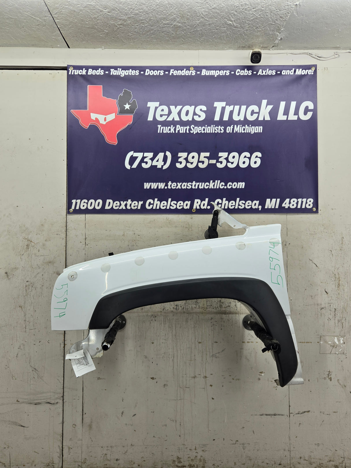 2003-2007 Chevrolet Silverado / Tahoe / Suburban 1500 2500 3500 HD LH Driver Side "Cateye" Front Fender - Summit White