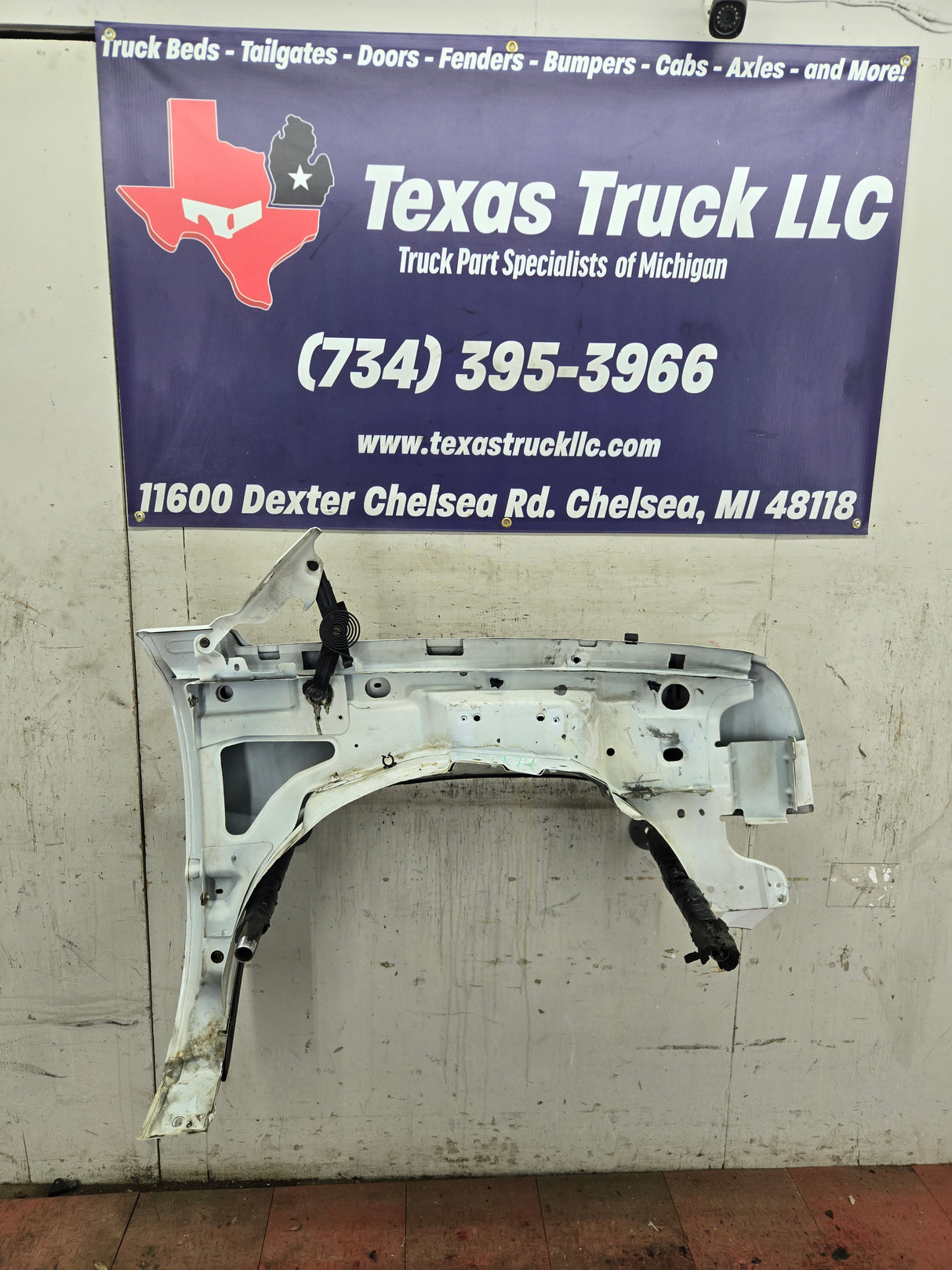 2003-2007 Chevrolet Silverado / Tahoe / Suburban 1500 2500 3500 HD LH Driver Side "Cateye" Front Fender - Summit White