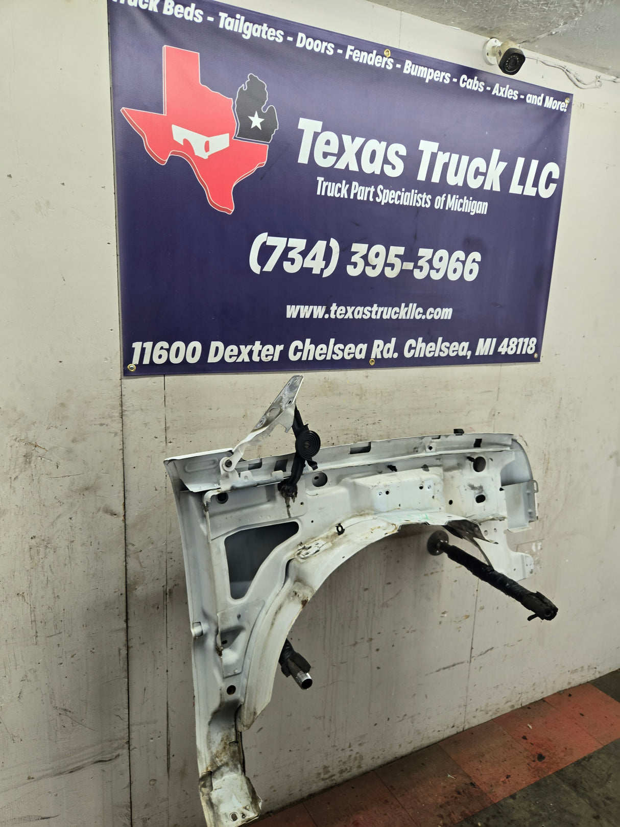 2003-2007 Chevrolet Silverado / Tahoe / Suburban 1500 2500 3500 HD LH Driver Side "Cateye" Front Fender - Summit White