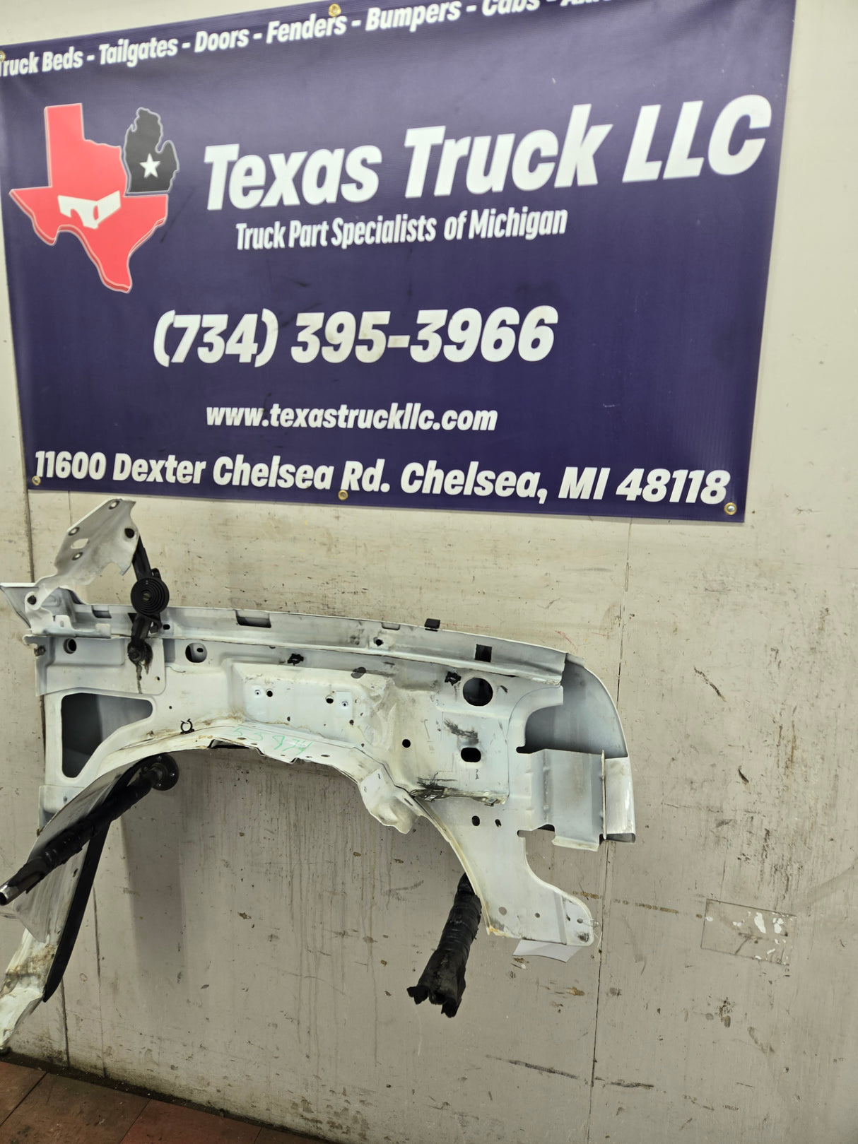 2003-2007 Chevrolet Silverado / Tahoe / Suburban 1500 2500 3500 HD LH Driver Side "Cateye" Front Fender - Summit White