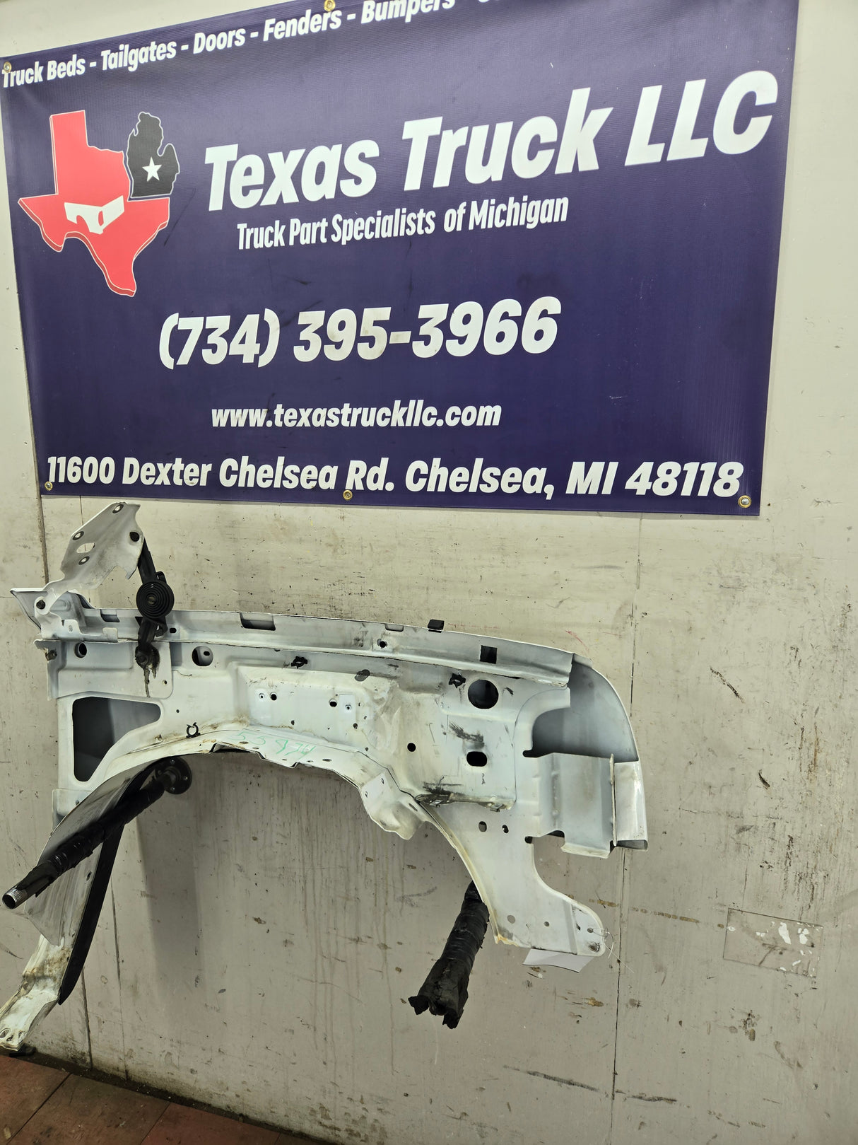 2003-2007 Chevrolet Silverado / Tahoe / Suburban 1500 2500 3500 HD LH Driver Side "Cateye" Front Fender - Summit White