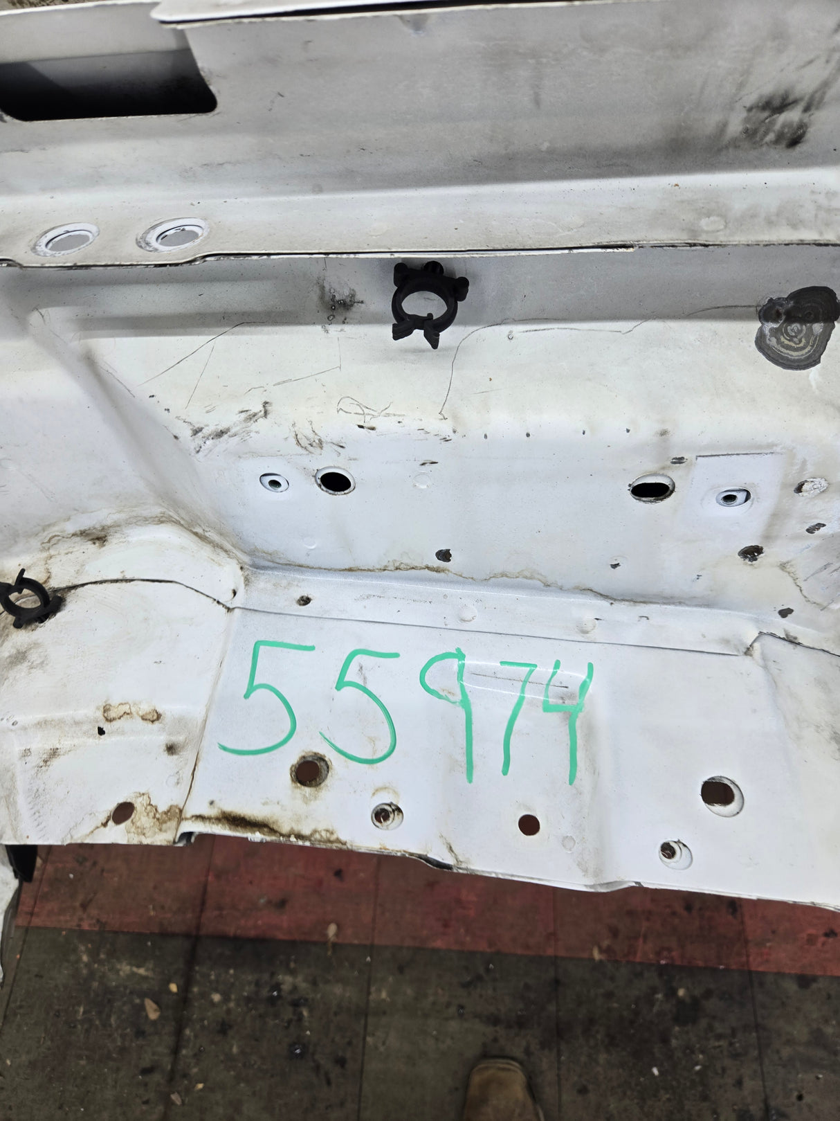 2003-2007 Chevrolet Silverado / Tahoe / Suburban 1500 2500 3500 HD LH Driver Side "Cateye" Front Fender - Summit White