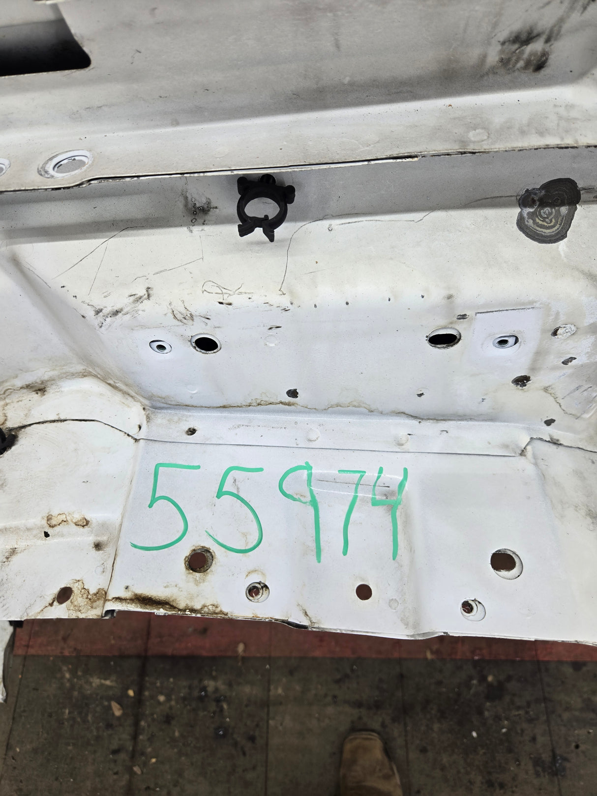 2003-2007 Chevrolet Silverado / Tahoe / Suburban 1500 2500 3500 HD LH Driver Side "Cateye" Front Fender - Summit White