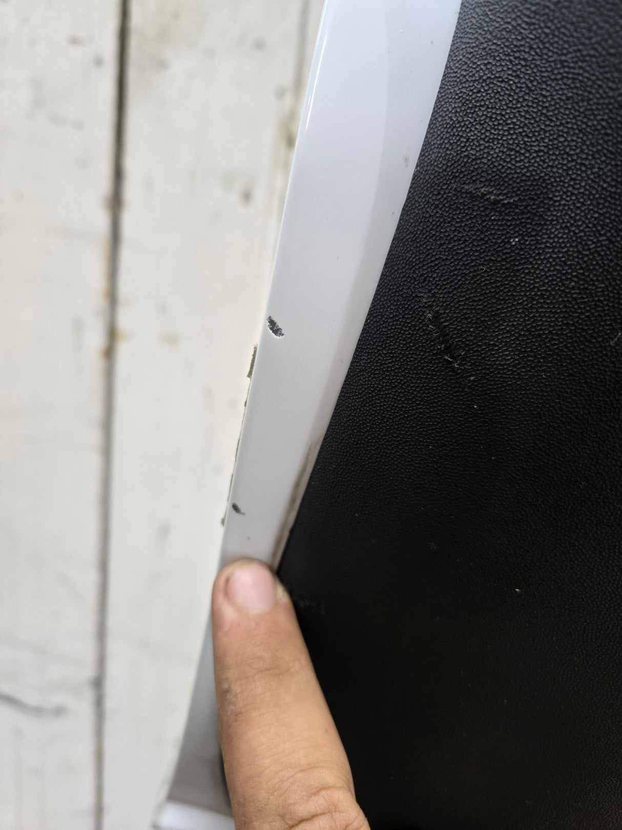 2003-2007 Chevrolet Silverado / Tahoe / Suburban 1500 2500 3500 HD RH Passenger Side "Cateye" Front Fender - Summit White