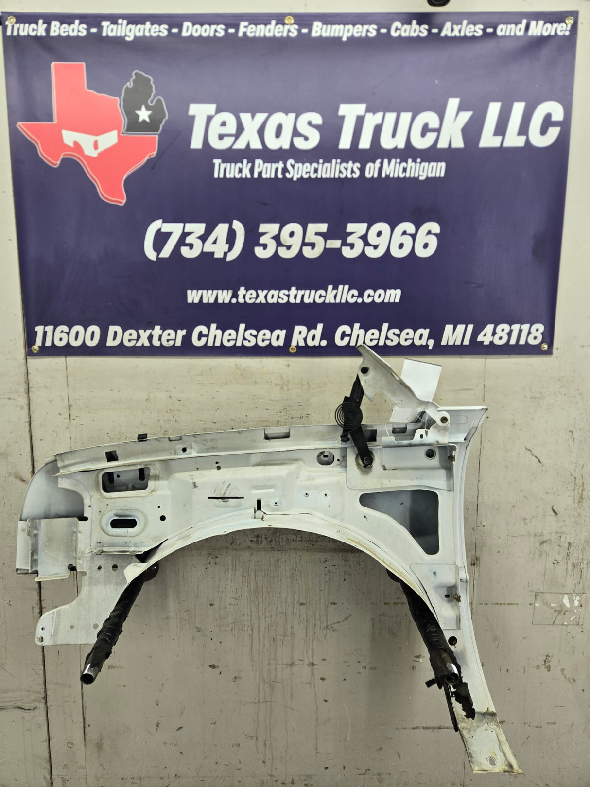 2003-2007 Chevrolet Silverado / Tahoe / Suburban 1500 2500 3500 HD RH Passenger Side "Cateye" Front Fender - Summit White