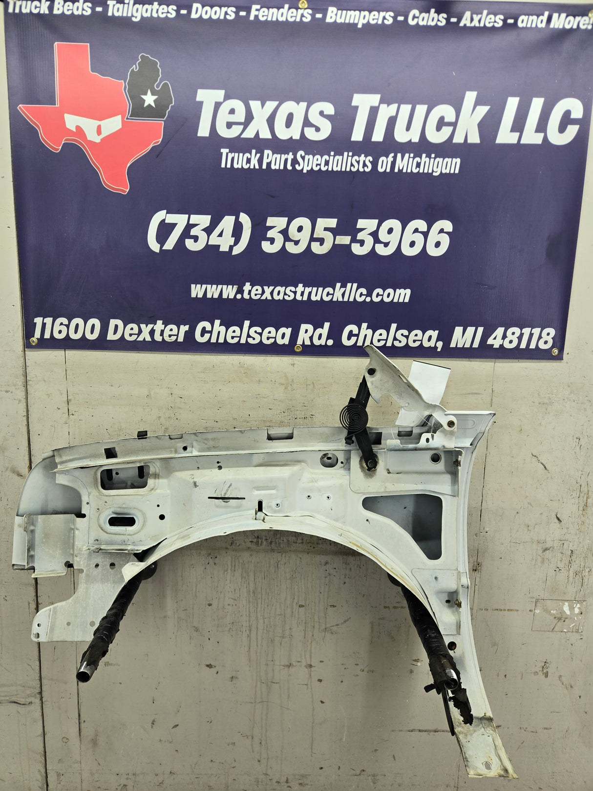 2003-2007 Chevrolet Silverado / Tahoe / Suburban 1500 2500 3500 HD RH Passenger Side "Cateye" Front Fender - Summit White