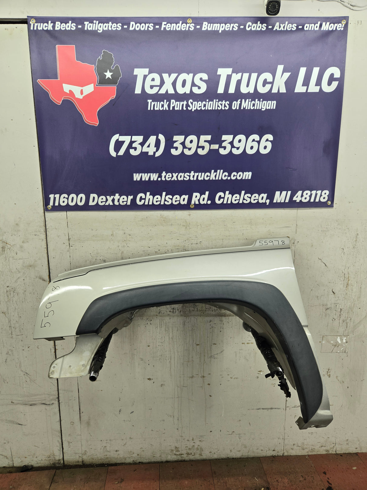 2003-2007 Chevrolet Silverado / Tahoe / Suburban 1500 2500 3500 HD LH Driver Side "Cateye" Front Fender - Pewter/Tan