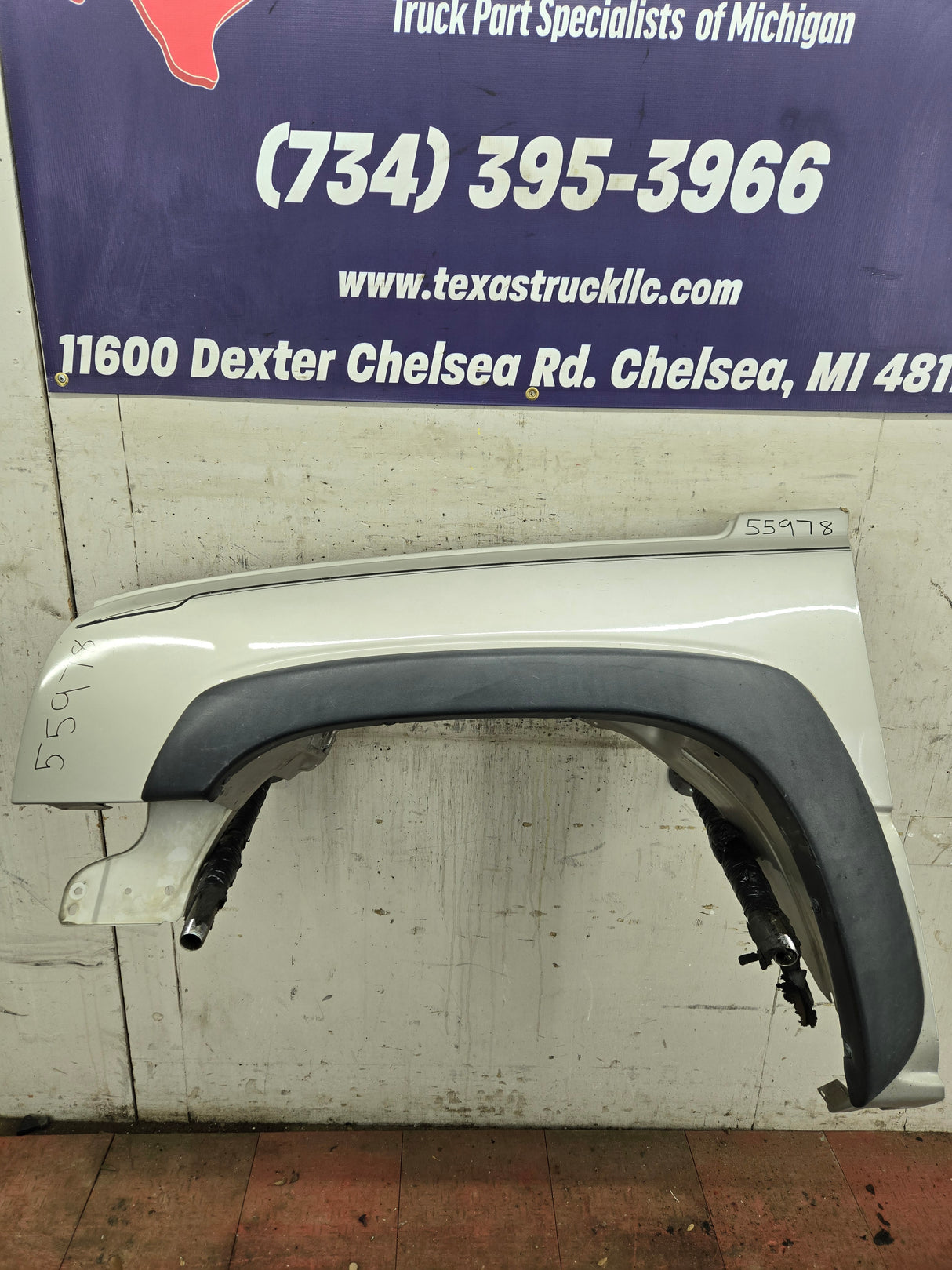 2003-2007 Chevrolet Silverado / Tahoe / Suburban 1500 2500 3500 HD LH Driver Side "Cateye" Front Fender - Pewter/Tan