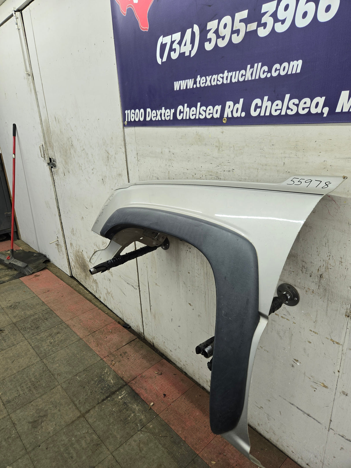 2003-2007 Chevrolet Silverado / Tahoe / Suburban 1500 2500 3500 HD LH Driver Side "Cateye" Front Fender - Pewter/Tan