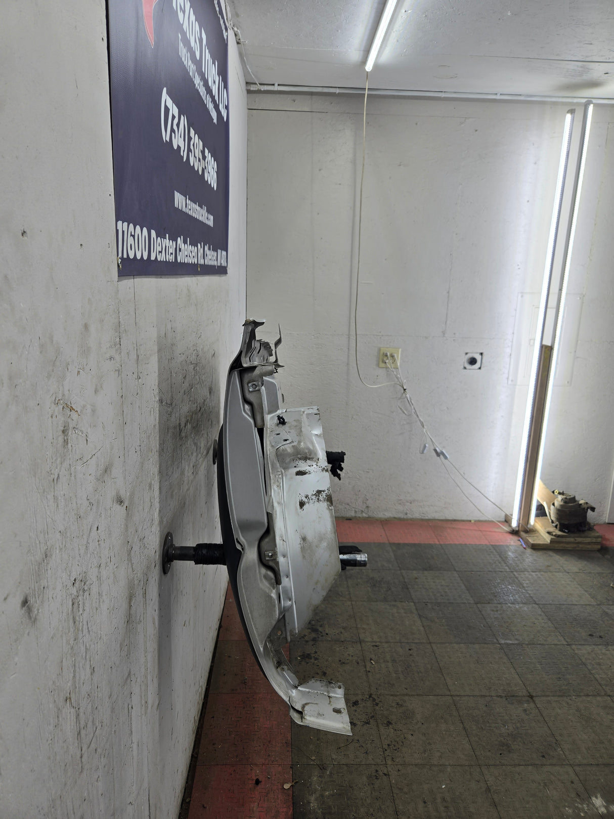 2003-2007 Chevrolet Silverado / Tahoe / Suburban 1500 2500 3500 HD LH Driver Side "Cateye" Front Fender - Pewter/Tan