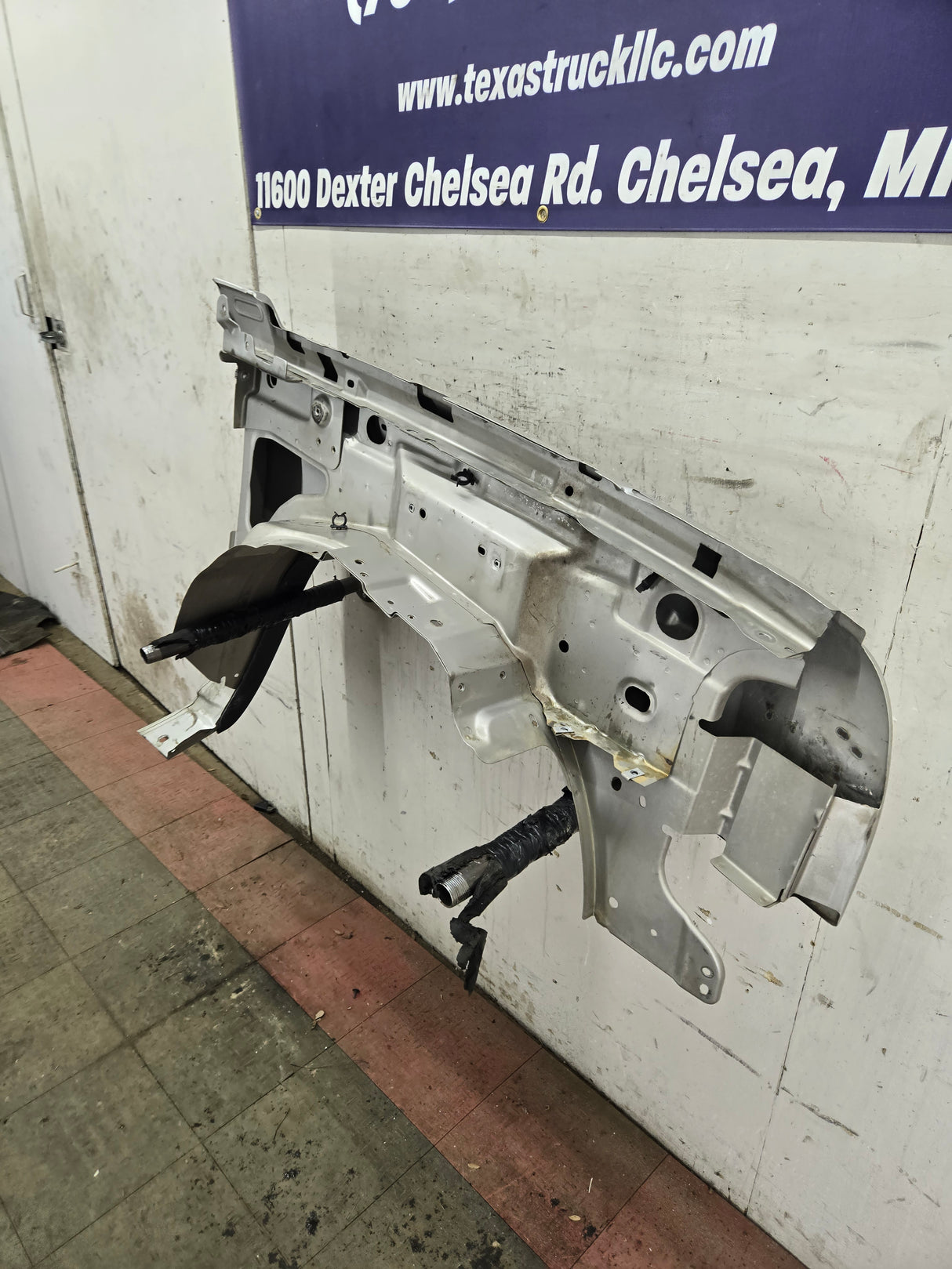 2003-2007 Chevrolet Silverado / Tahoe / Suburban 1500 2500 3500 HD LH Driver Side "Cateye" Front Fender - Pewter/Tan