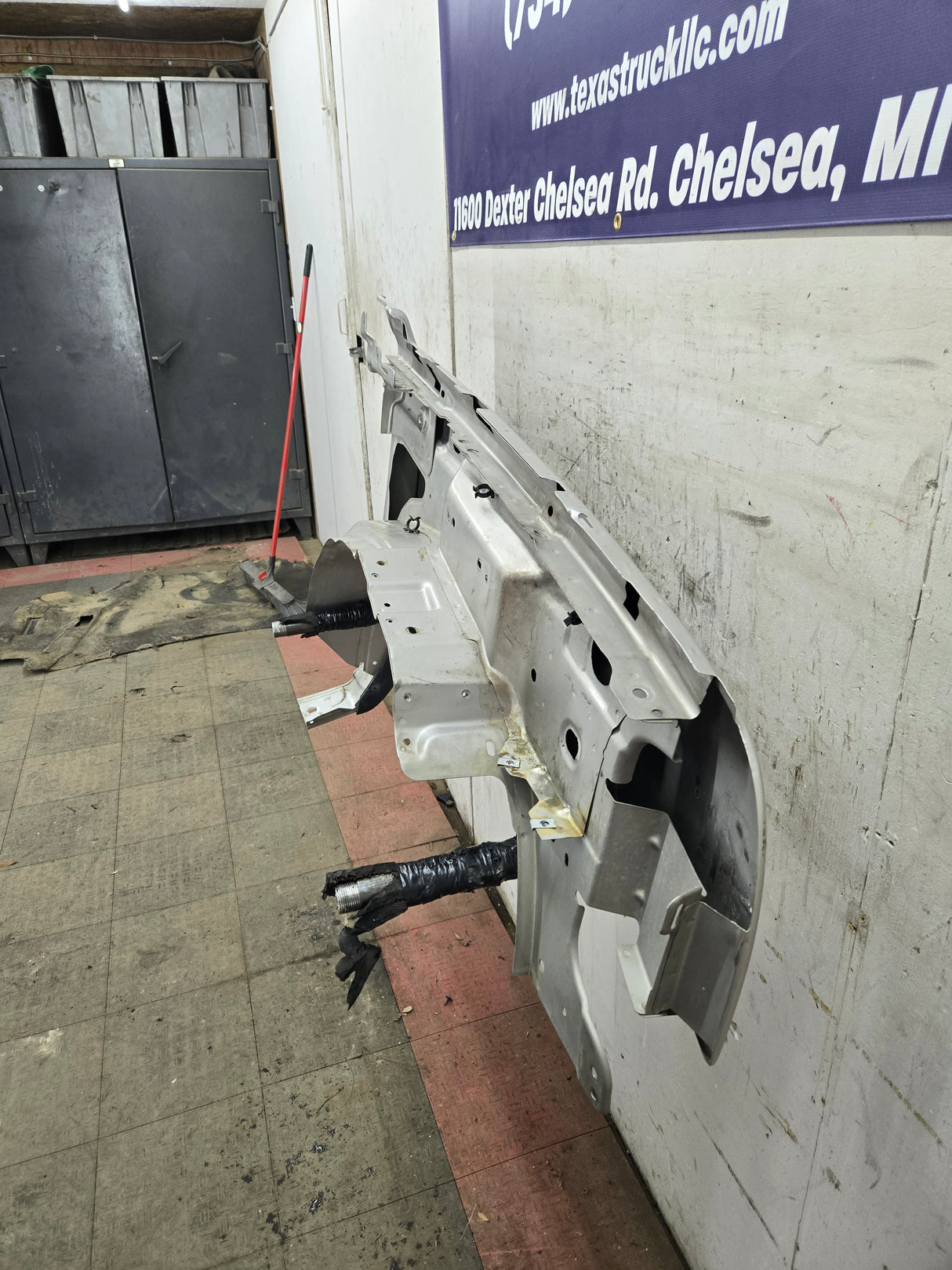 2003-2007 Chevrolet Silverado / Tahoe / Suburban 1500 2500 3500 HD LH Driver Side "Cateye" Front Fender - Pewter/Tan