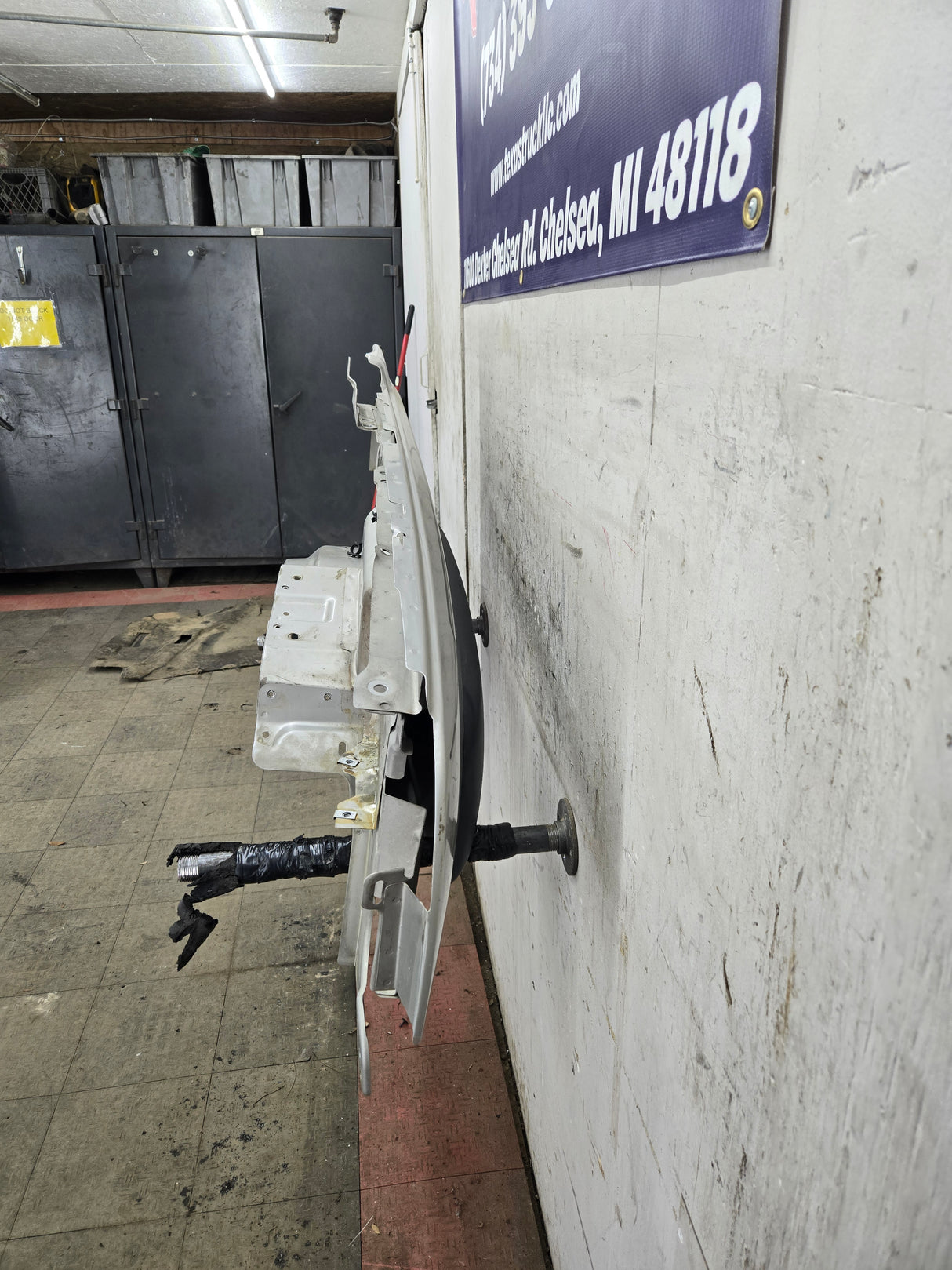 2003-2007 Chevrolet Silverado / Tahoe / Suburban 1500 2500 3500 HD LH Driver Side "Cateye" Front Fender - Pewter/Tan