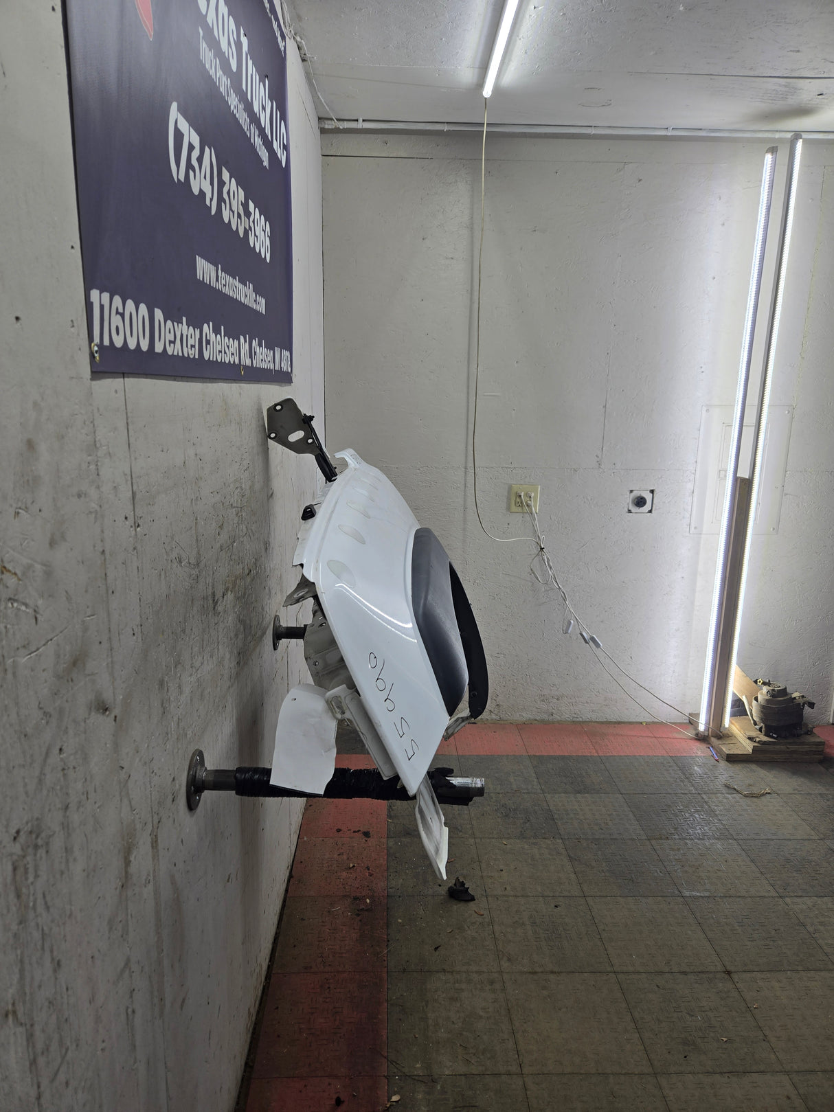 2003-2007 Chevrolet Silverado / Tahoe / Suburban 1500 2500 3500 HD LH Driver Side "Cateye" Front Fender - Summit White