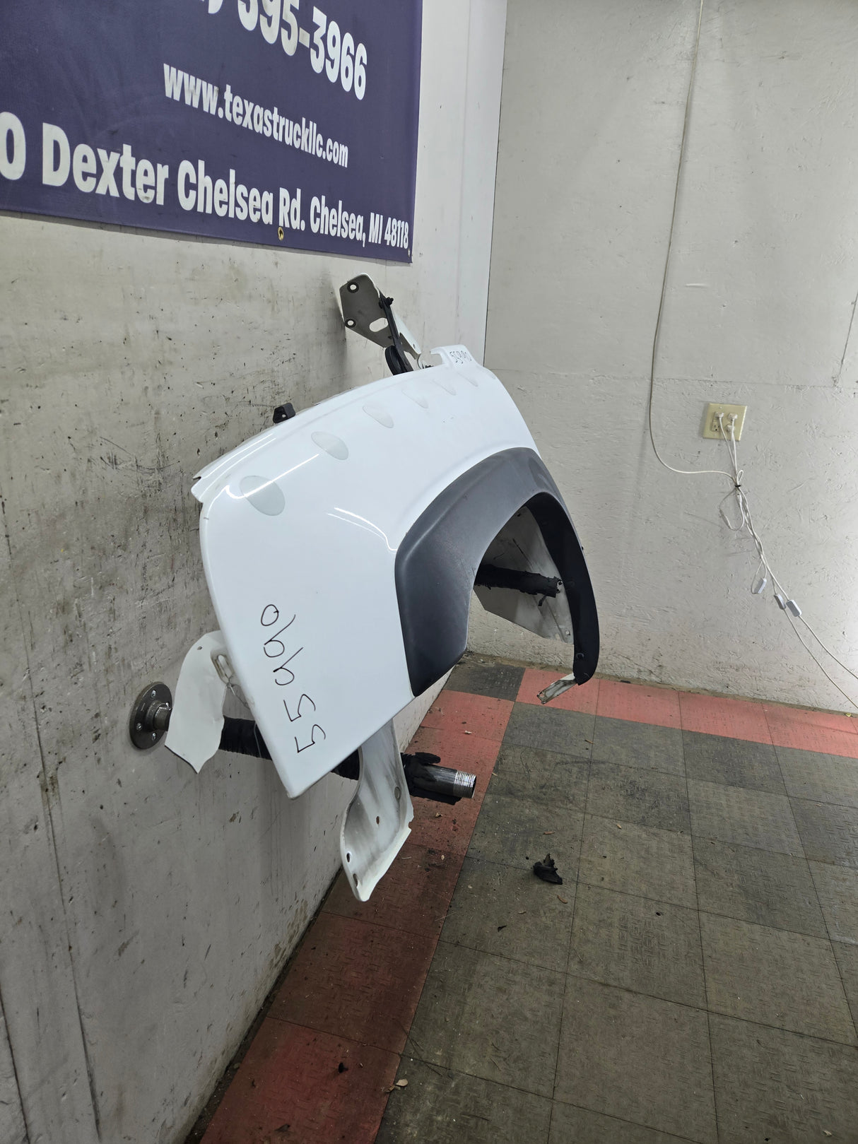 2003-2007 Chevrolet Silverado / Tahoe / Suburban 1500 2500 3500 HD LH Driver Side "Cateye" Front Fender - Summit White