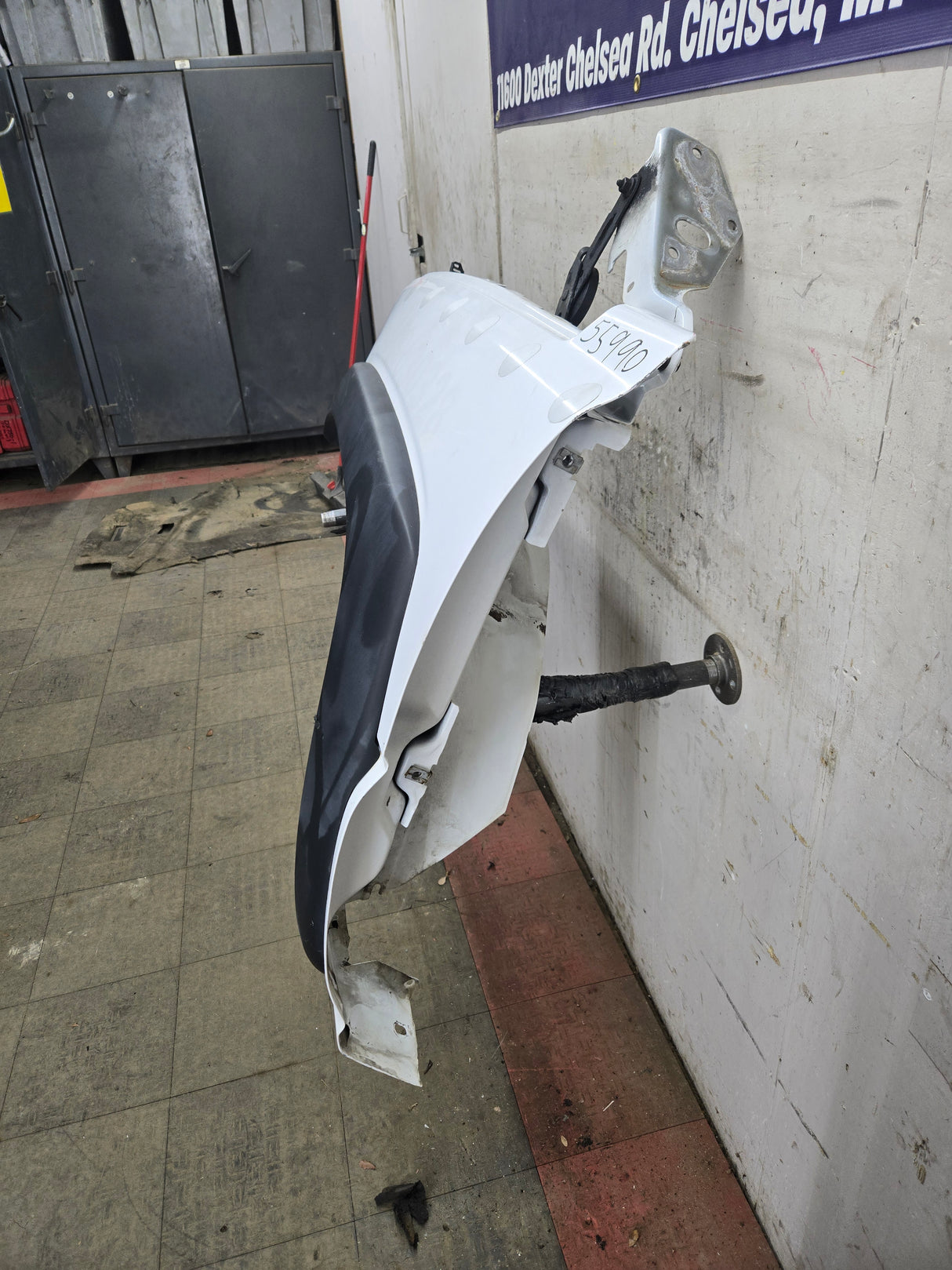 2003-2007 Chevrolet Silverado / Tahoe / Suburban 1500 2500 3500 HD LH Driver Side "Cateye" Front Fender - Summit White