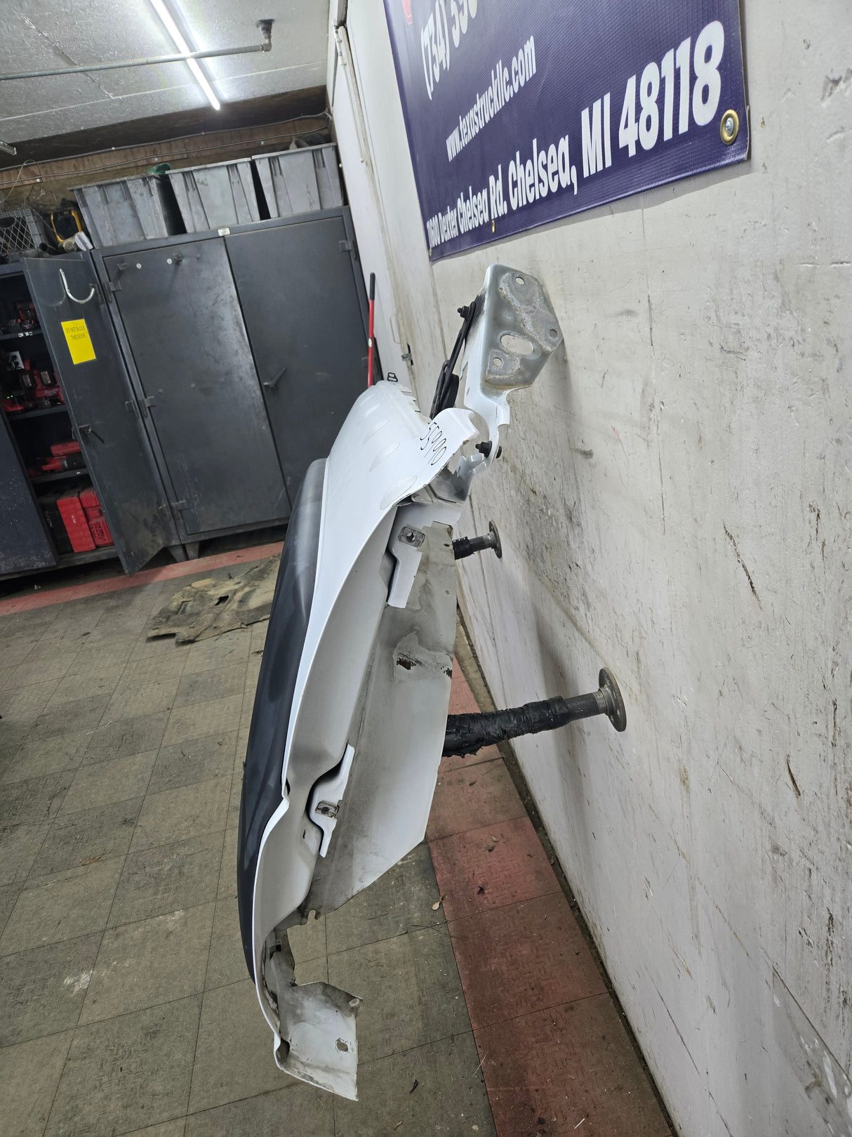 2003-2007 Chevrolet Silverado / Tahoe / Suburban 1500 2500 3500 HD LH Driver Side "Cateye" Front Fender - Summit White