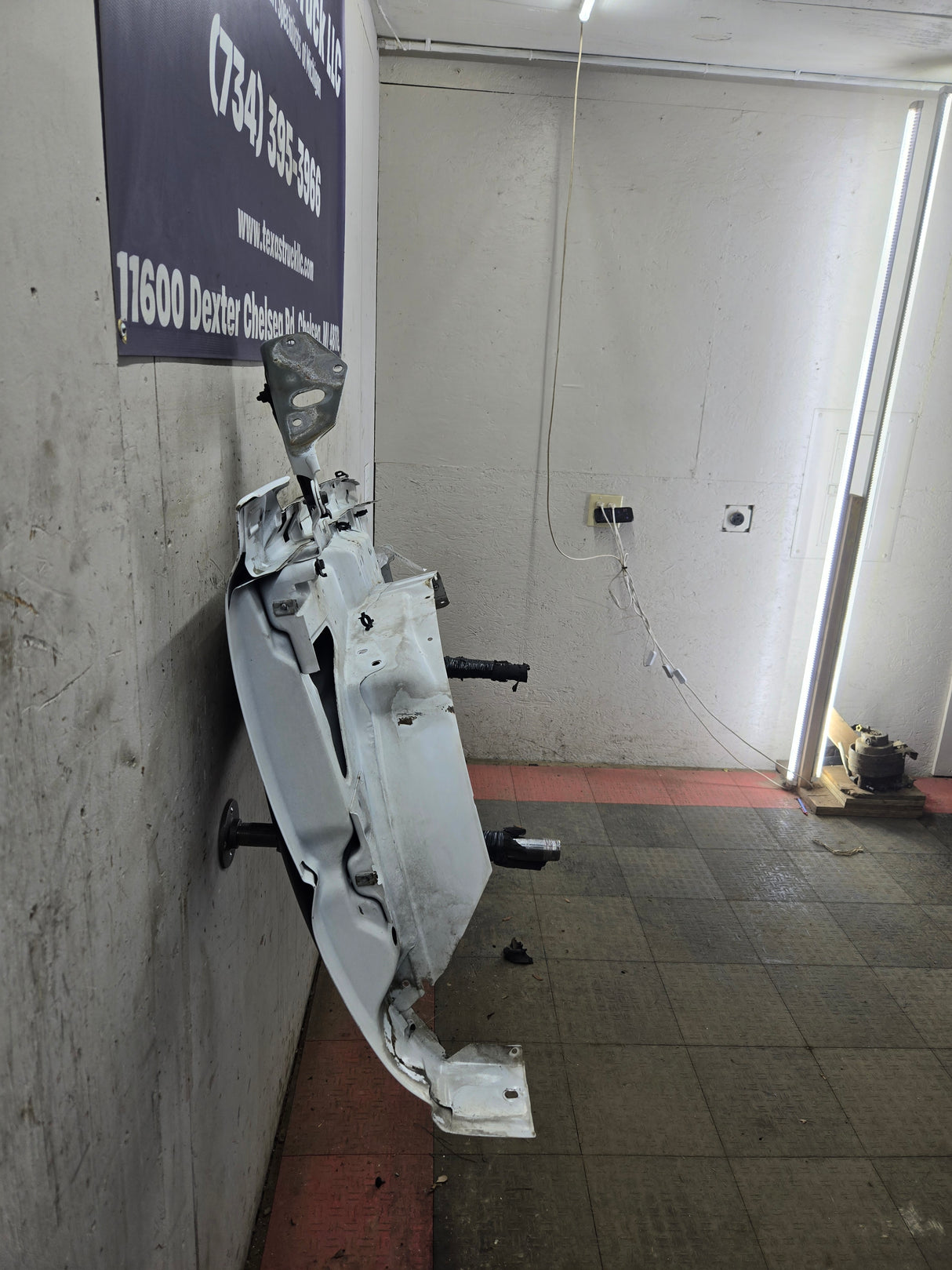 2003-2007 Chevrolet Silverado / Tahoe / Suburban 1500 2500 3500 HD LH Driver Side "Cateye" Front Fender - Summit White