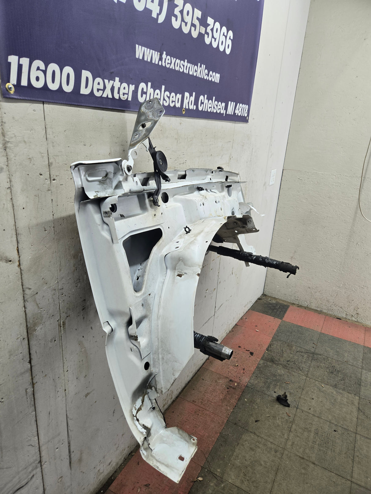 2003-2007 Chevrolet Silverado / Tahoe / Suburban 1500 2500 3500 HD LH Driver Side "Cateye" Front Fender - Summit White