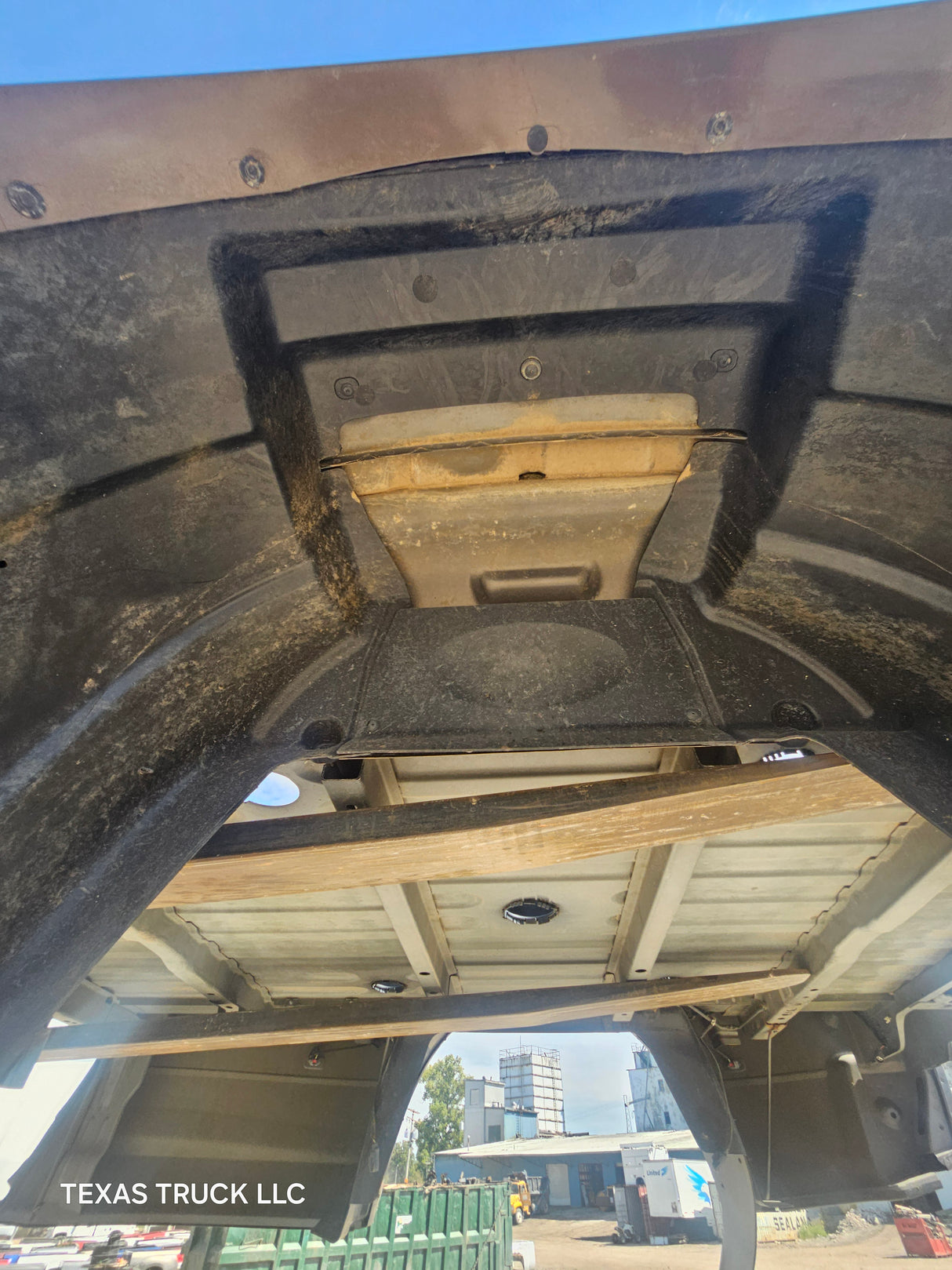 2009-2018 Dodge Ram 3500 4500 4th Gen Dually 8' Truck Truck Bed - Black & Brown