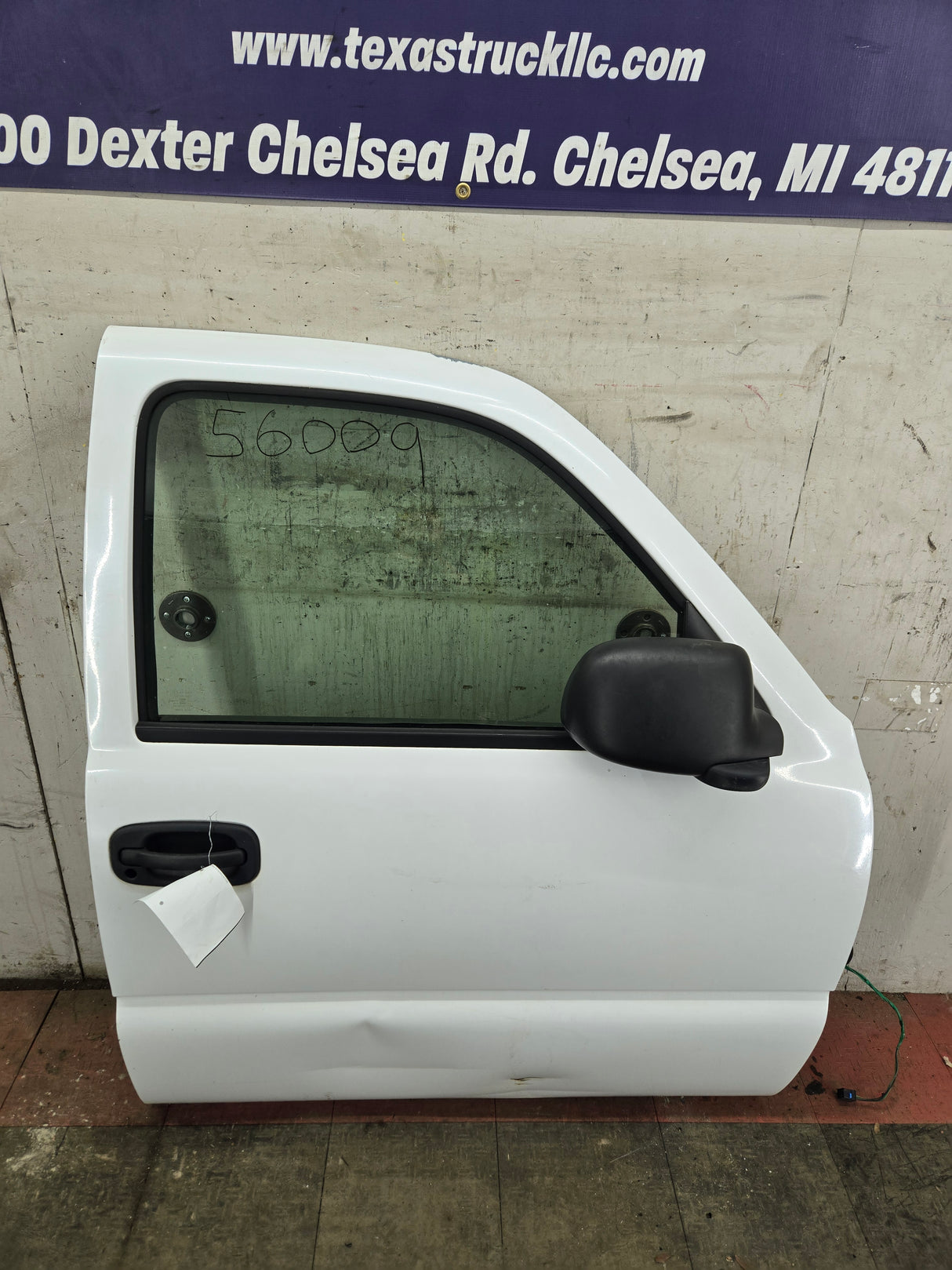 1999-2006 Chevrolet Silverado / GMC Sierra 1500 2500 3500 HD Front Passenger side Door RH - Summit White