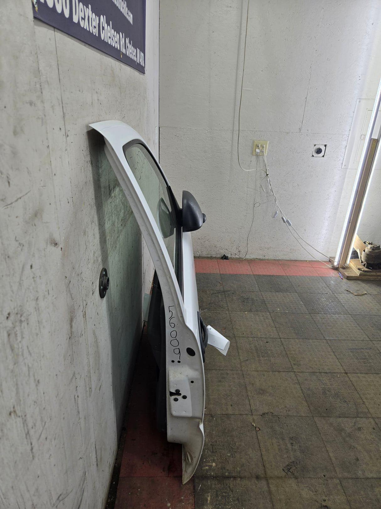 1999-2006 Chevrolet Silverado / GMC Sierra 1500 2500 3500 HD Front Passenger side Door RH - Summit White