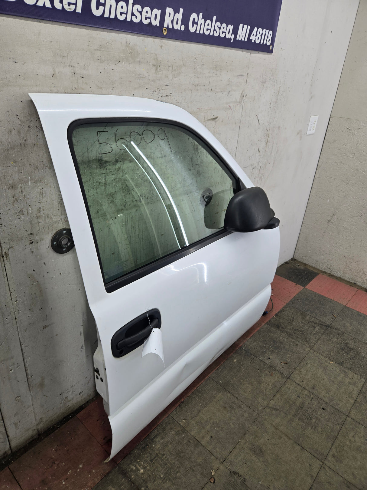 1999-2006 Chevrolet Silverado / GMC Sierra 1500 2500 3500 HD Front Passenger side Door RH - Summit White