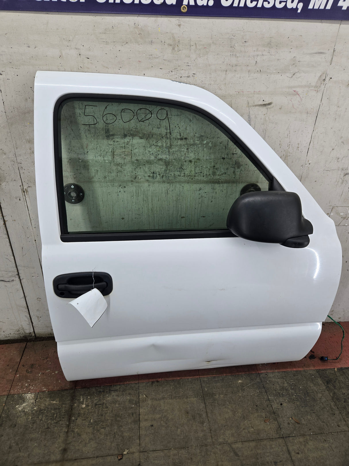 1999-2006 Chevrolet Silverado / GMC Sierra 1500 2500 3500 HD Front Passenger side Door RH - Summit White