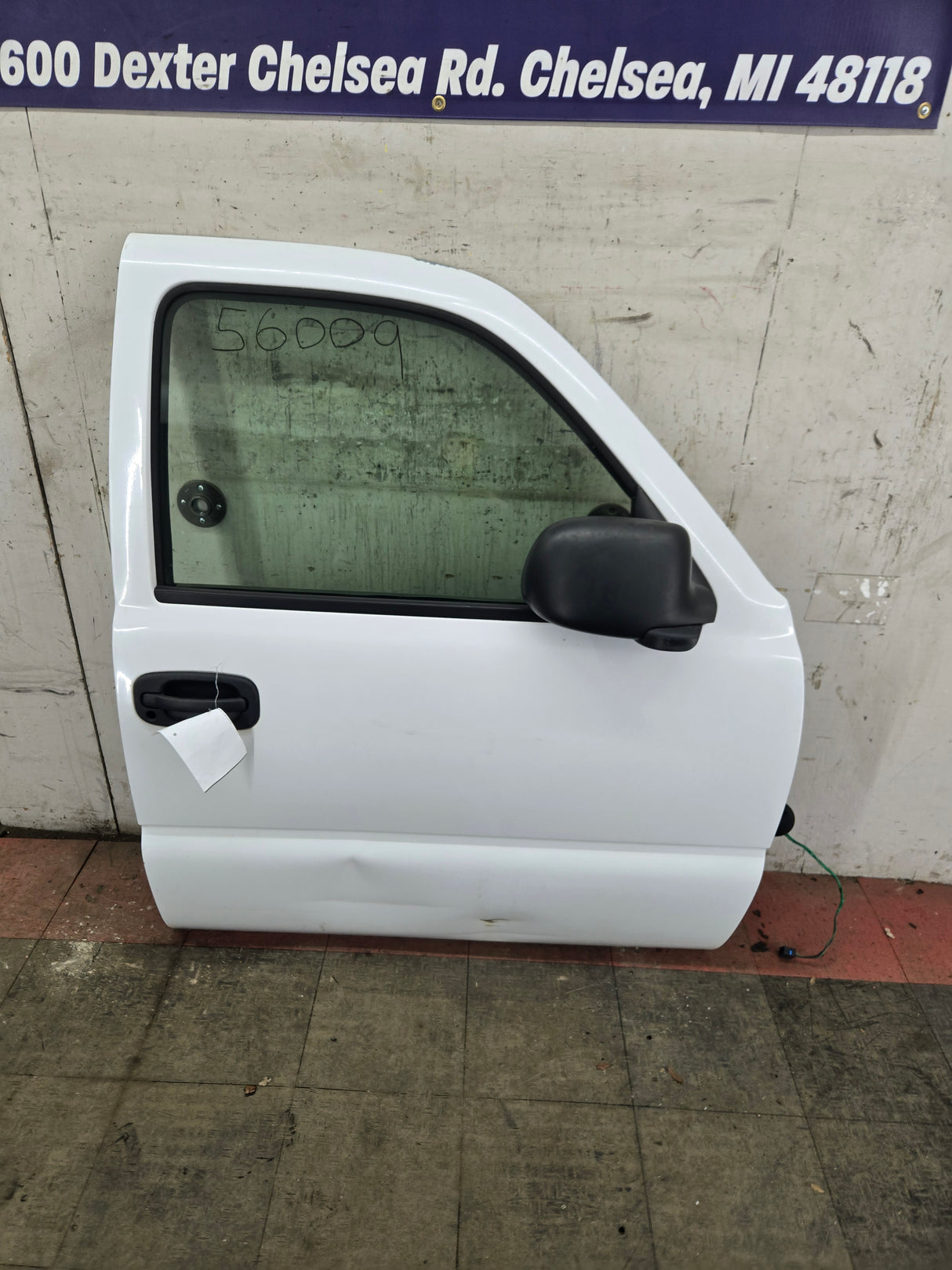 1999-2006 Chevrolet Silverado / GMC Sierra 1500 2500 3500 HD Front Passenger side Door RH - Summit White